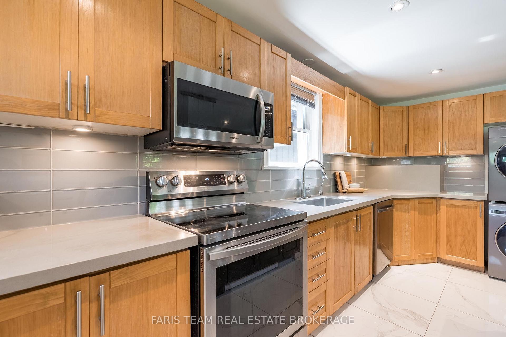Photo 8 of 136 Oriole Drive, East Gwillimbury, Holland Landing — HOMEH