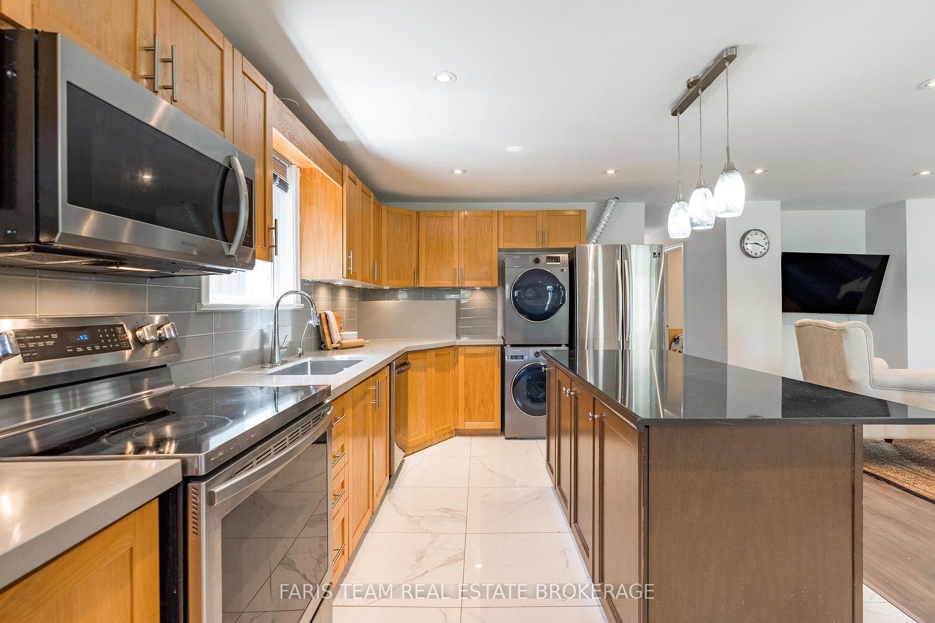 Photo 9 of 136 Oriole Drive, East Gwillimbury, Holland Landing — HOMEH