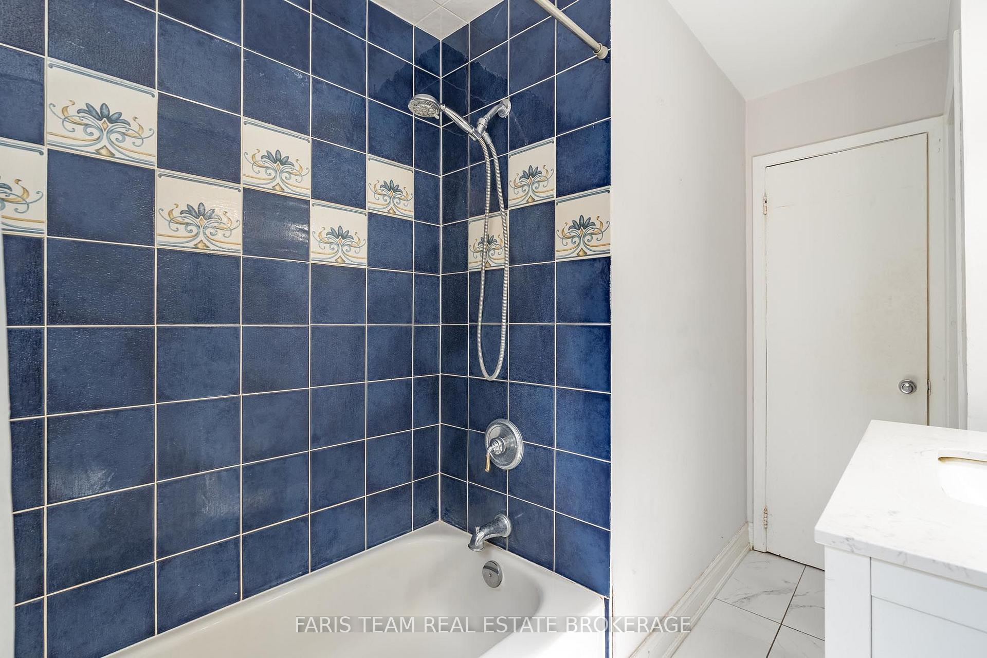 Photo 20 of 136 Oriole Drive, East Gwillimbury, Holland Landing — HOMEH