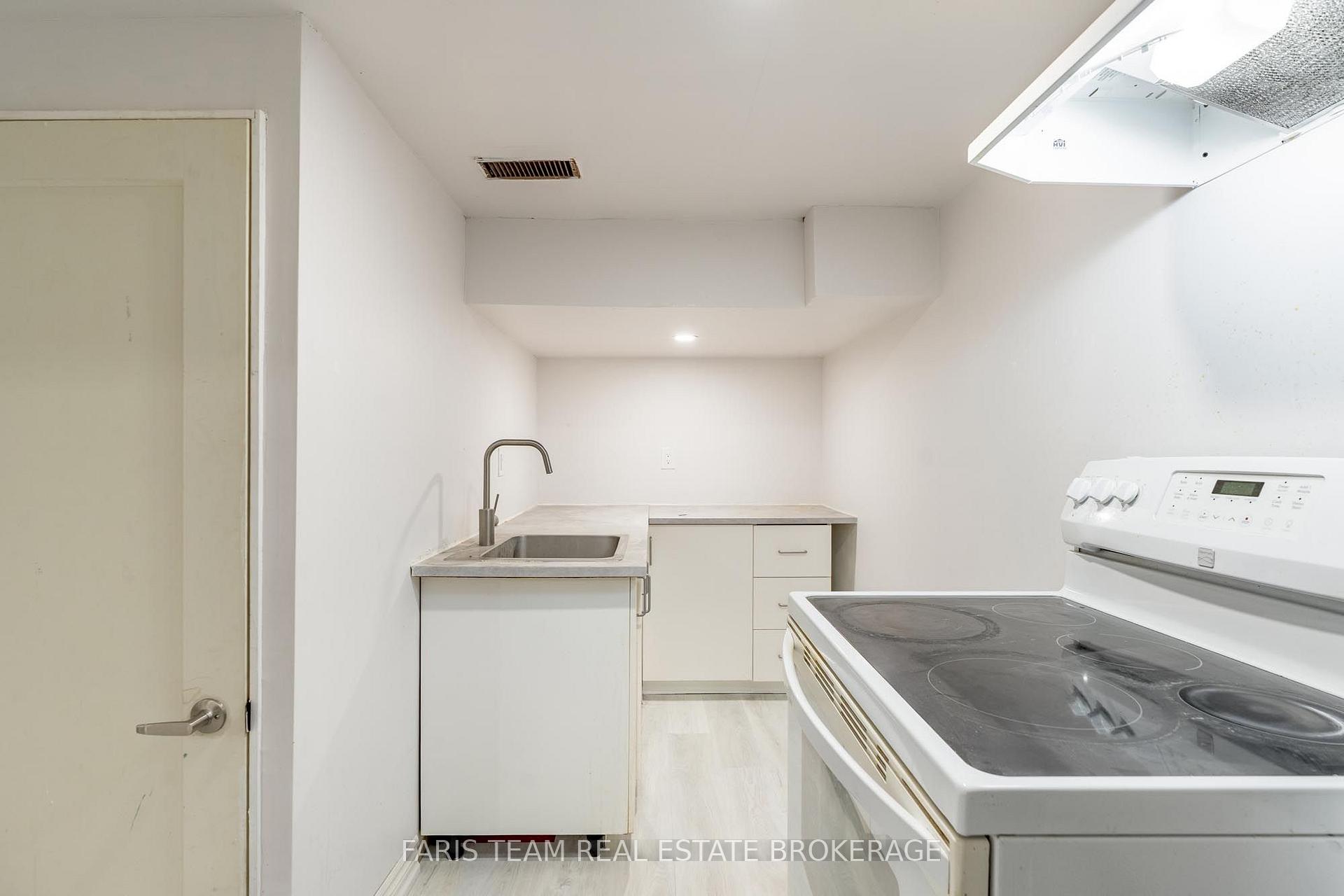 Photo 24 of 136 Oriole Drive, East Gwillimbury, Holland Landing — HOMEH