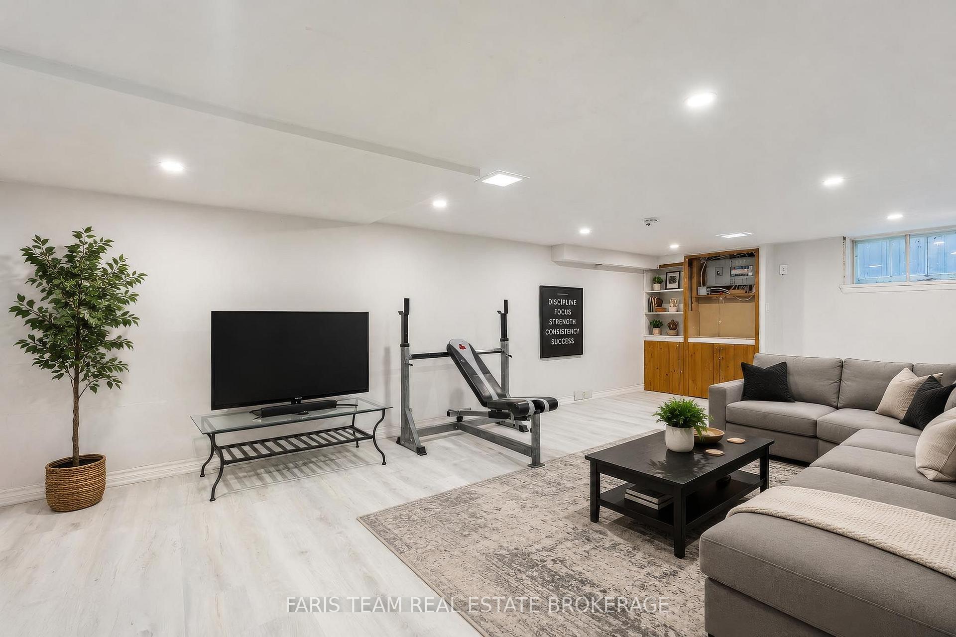 Photo 25 of 136 Oriole Drive, East Gwillimbury, Holland Landing — HOMEH