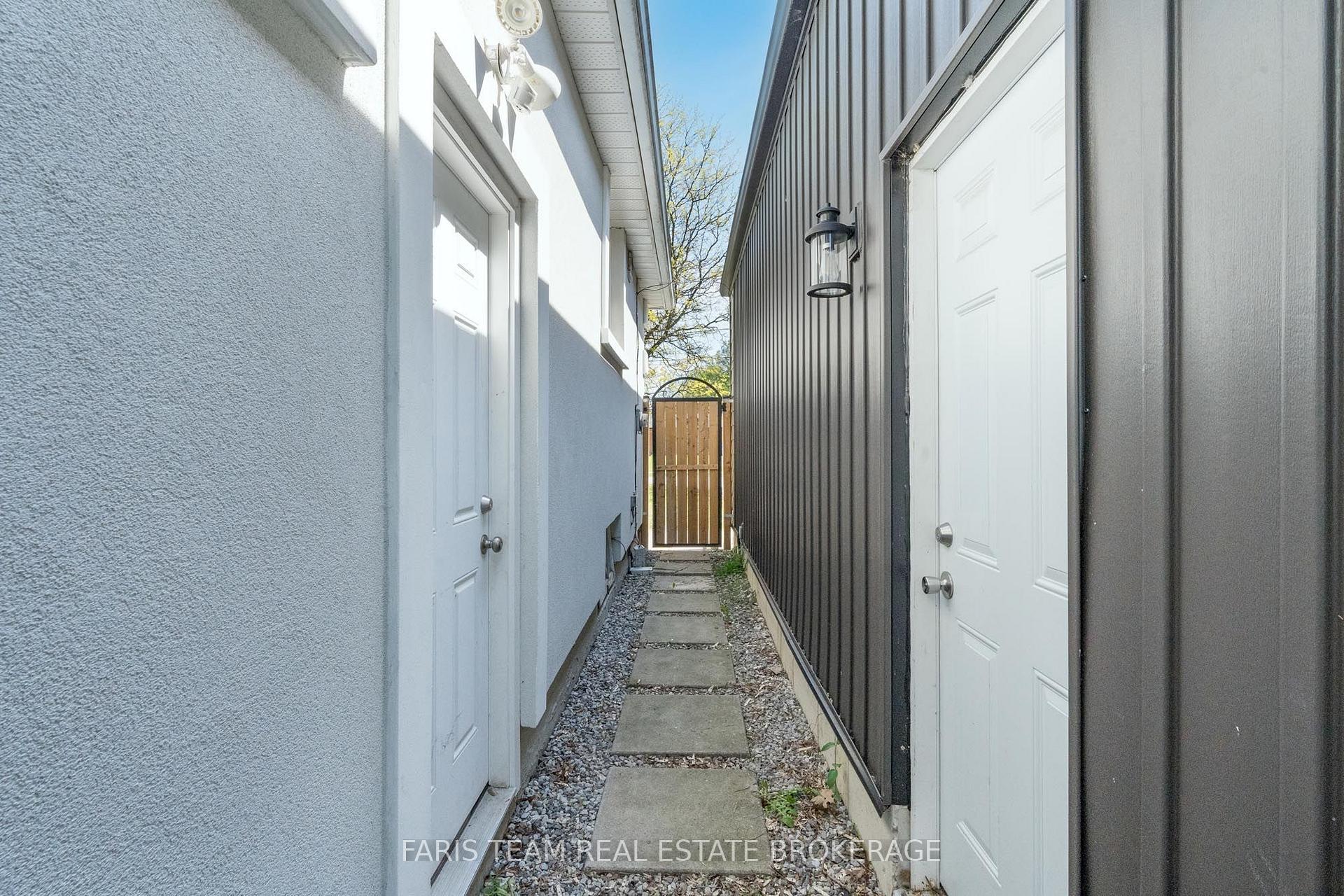 Photo 32 of 136 Oriole Drive, East Gwillimbury, Holland Landing — HOMEH