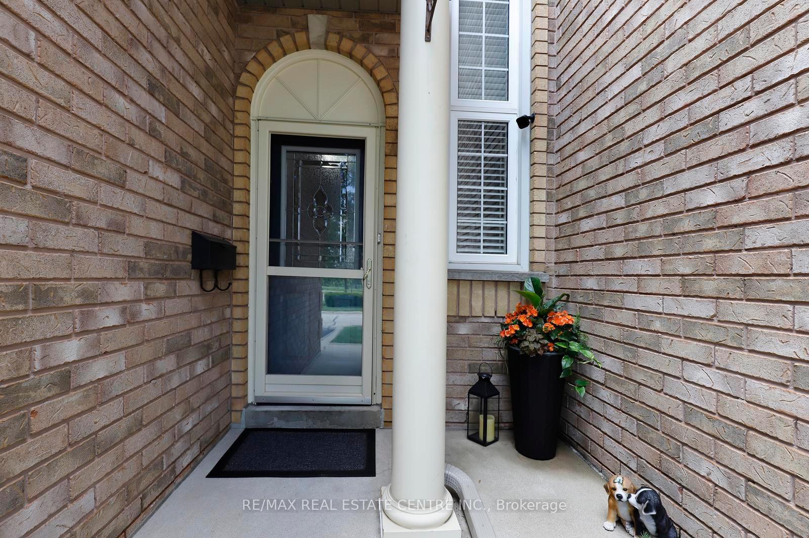 Photo 3 of Unit 26, 2022 Atkinson Drive, Burlington, Rose — HOMEH