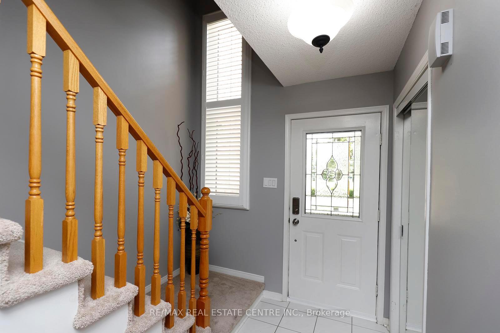 Photo 4 of Unit 26, 2022 Atkinson Drive, Burlington, Rose — HOMEH