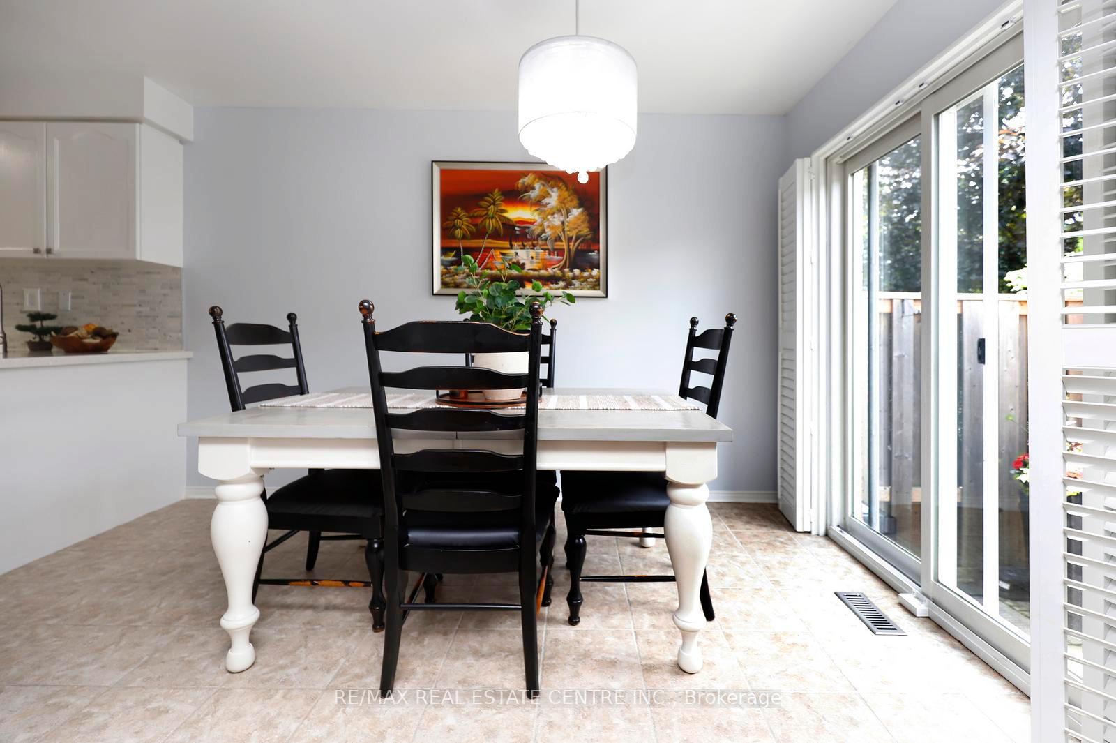 Photo 8 of Unit 26, 2022 Atkinson Drive, Burlington, Rose — HOMEH