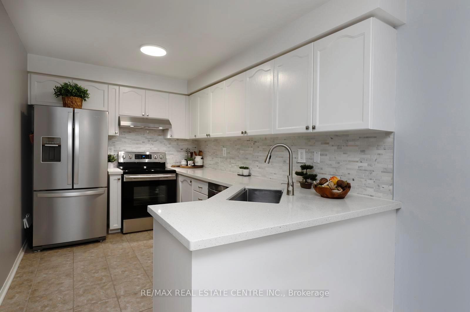 Photo 10 of Unit 26, 2022 Atkinson Drive, Burlington, Rose — HOMEH