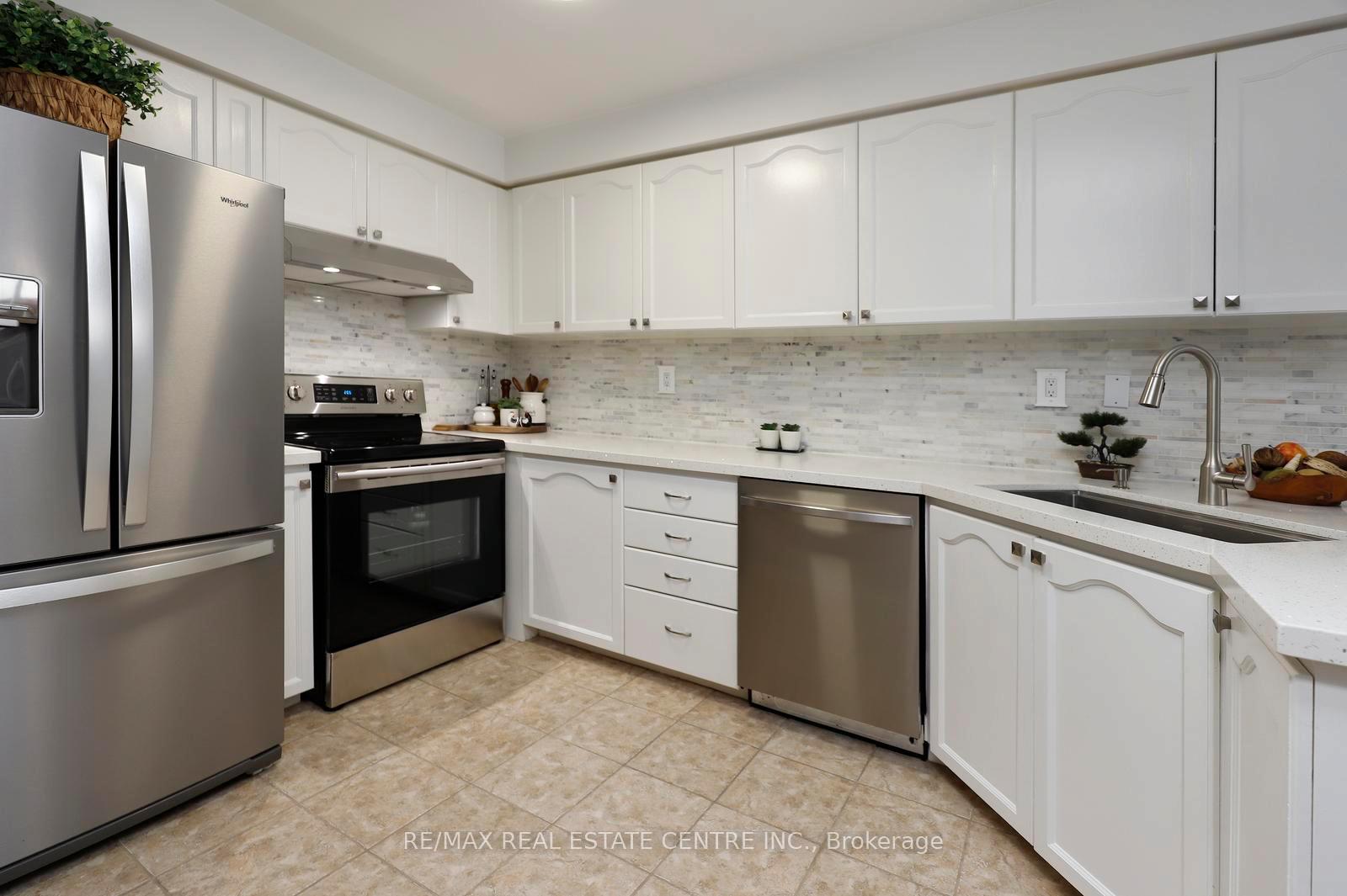 Photo 11 of Unit 26, 2022 Atkinson Drive, Burlington, Rose — HOMEH