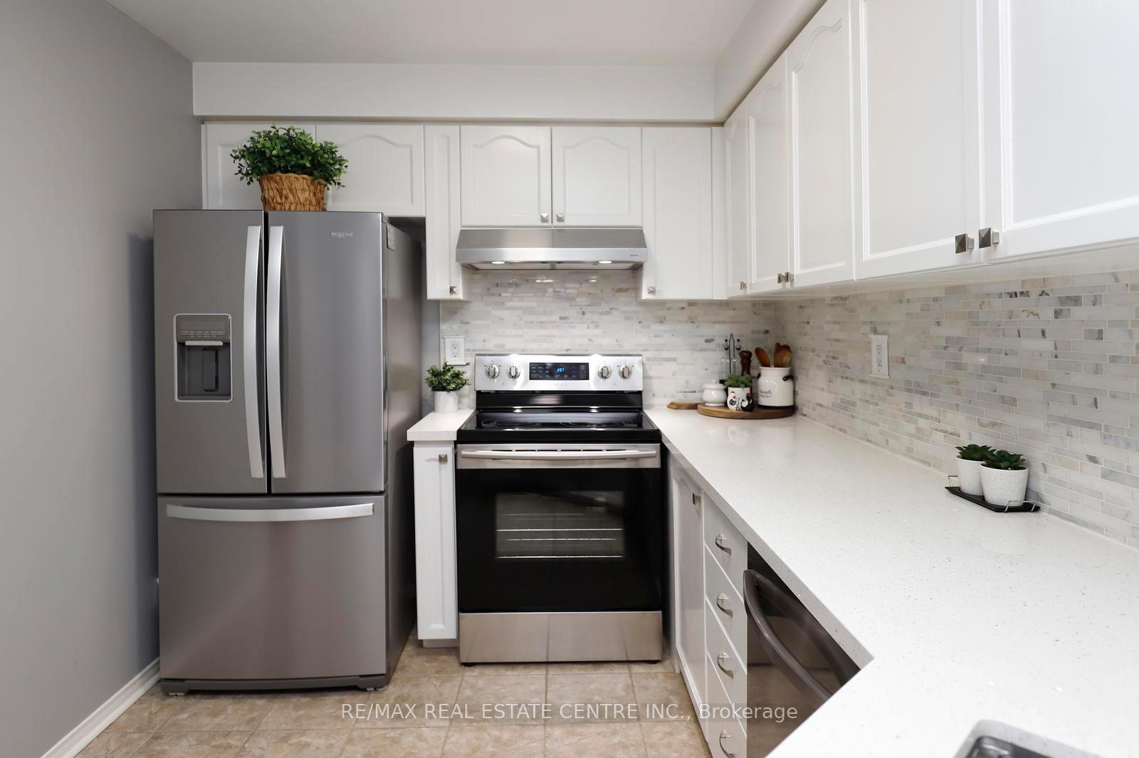 Photo 12 of Unit 26, 2022 Atkinson Drive, Burlington, Rose — HOMEH