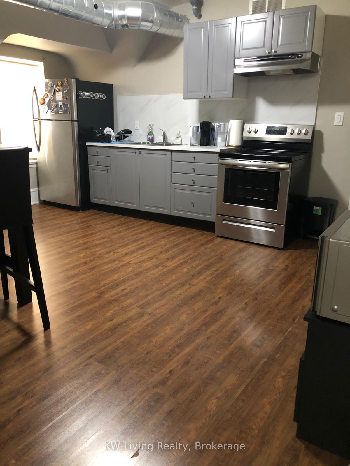 Photo 5 of Unit 3rd Floor, 377 Dundas Street W, Toronto, Kensington-Chinatown — HOMEH