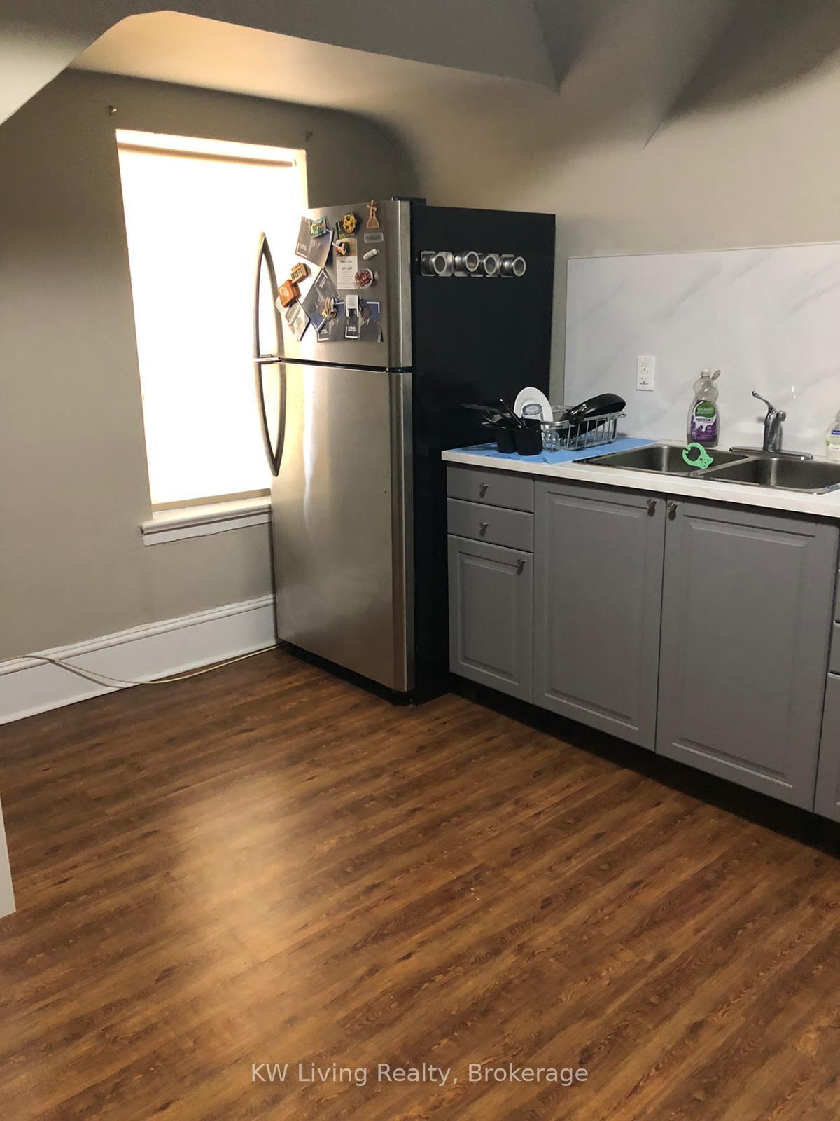 Photo 7 of Unit 3rd Floor, 377 Dundas Street W, Toronto, Kensington-Chinatown — HOMEH