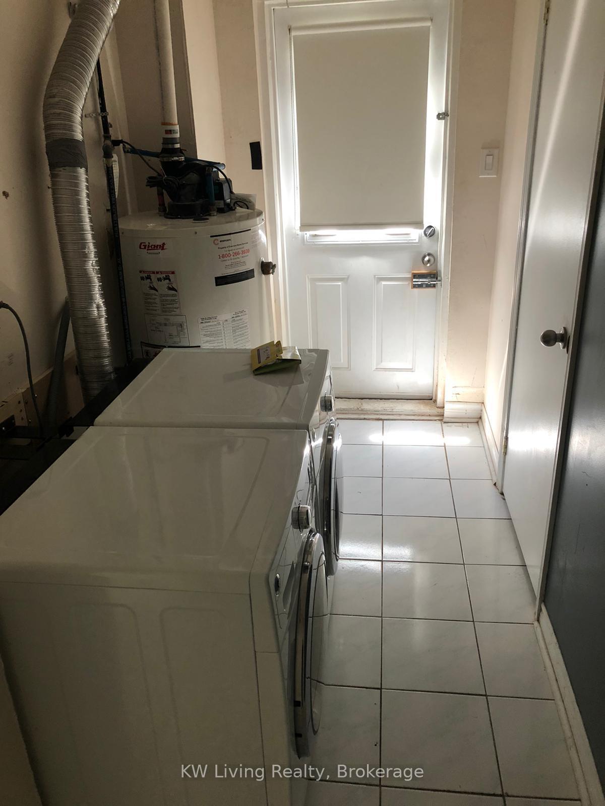Photo 9 of Unit 3rd Floor, 377 Dundas Street W, Toronto, Kensington-Chinatown — HOMEH
