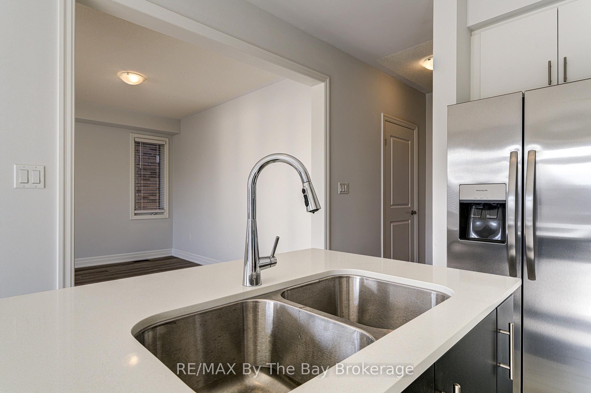 Photo 12 of 17 Rosanne Circle, Wasaga Beach — HOMEH