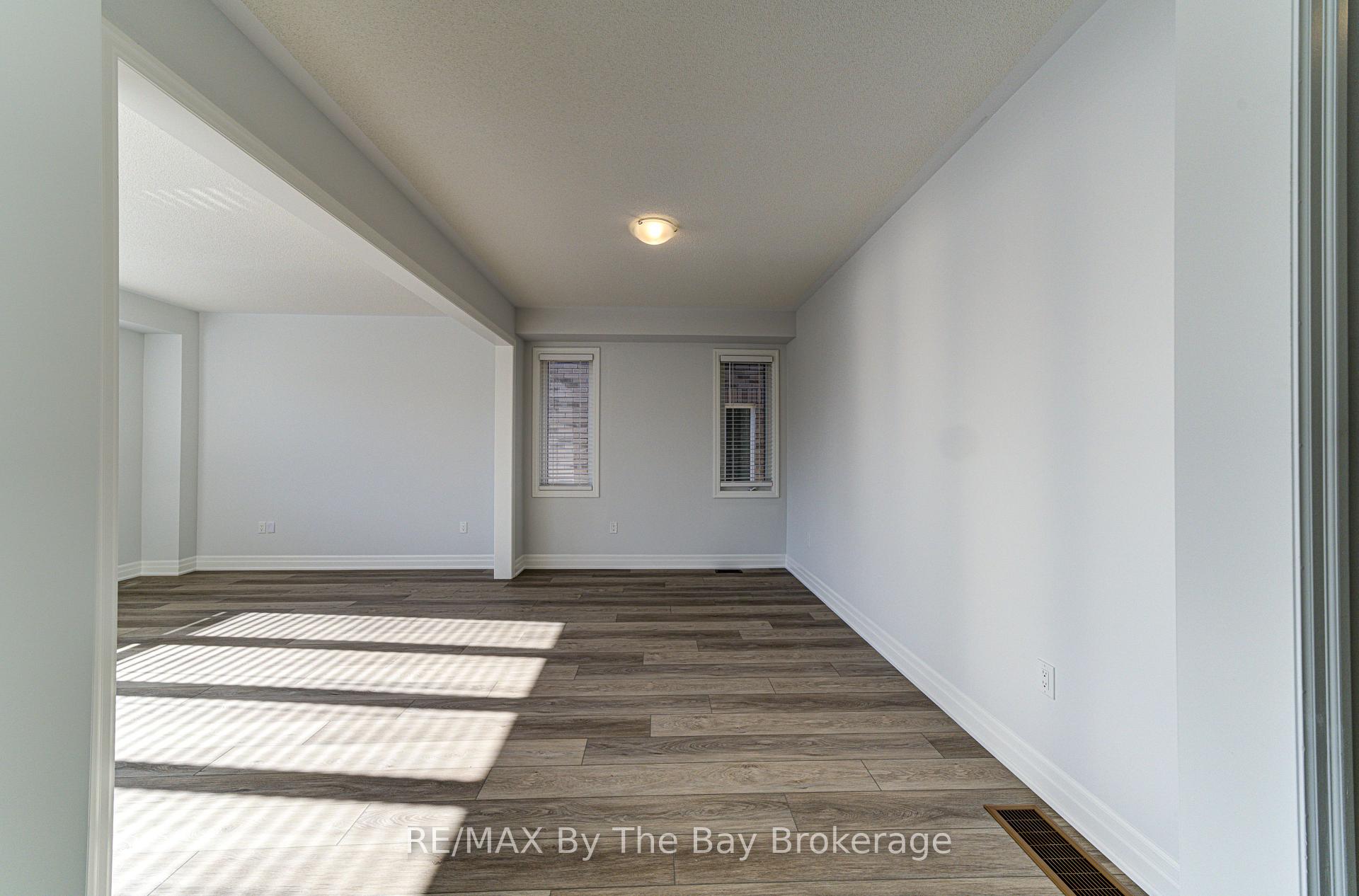 Photo 15 of 17 Rosanne Circle, Wasaga Beach — HOMEH