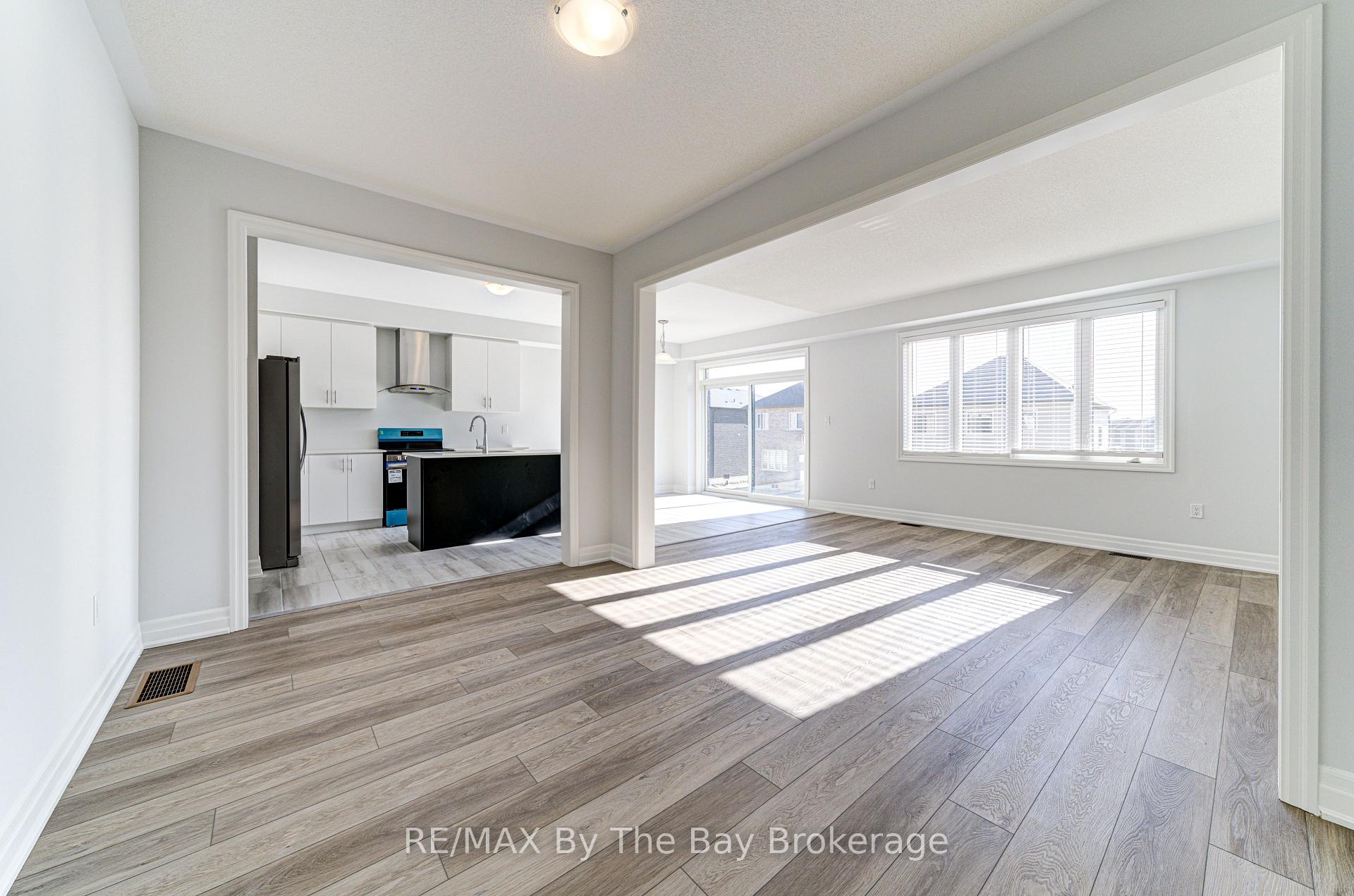 Photo 18 of 17 Rosanne Circle, Wasaga Beach — HOMEH