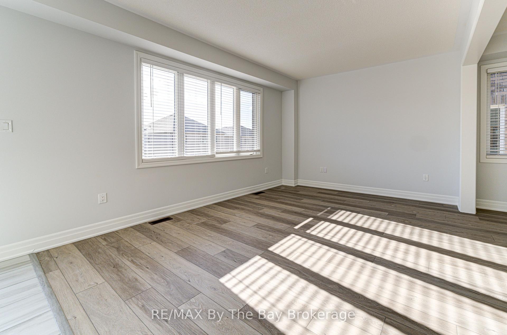 Photo 21 of 17 Rosanne Circle, Wasaga Beach — HOMEH