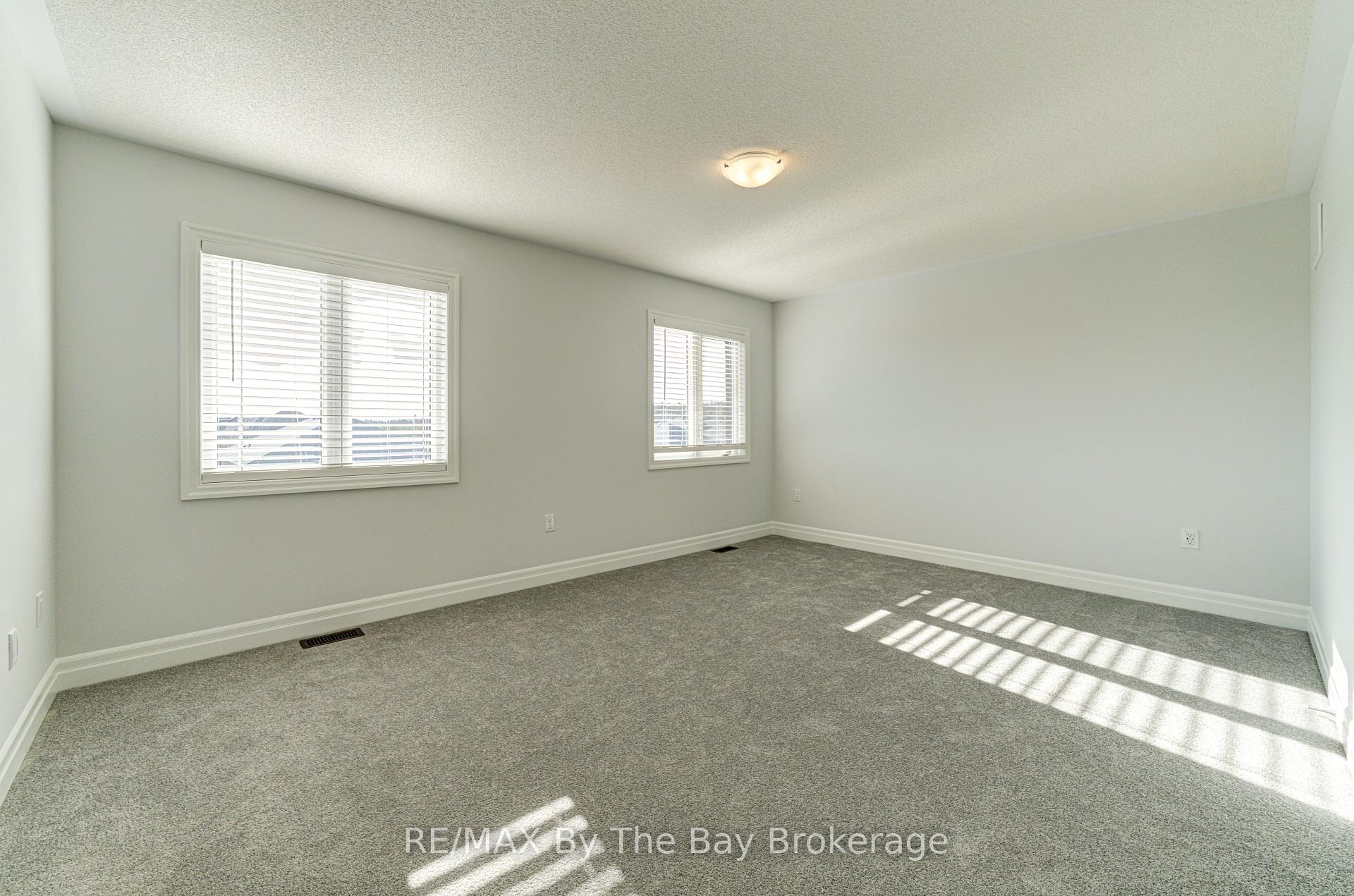 Photo 25 of 17 Rosanne Circle, Wasaga Beach — HOMEH
