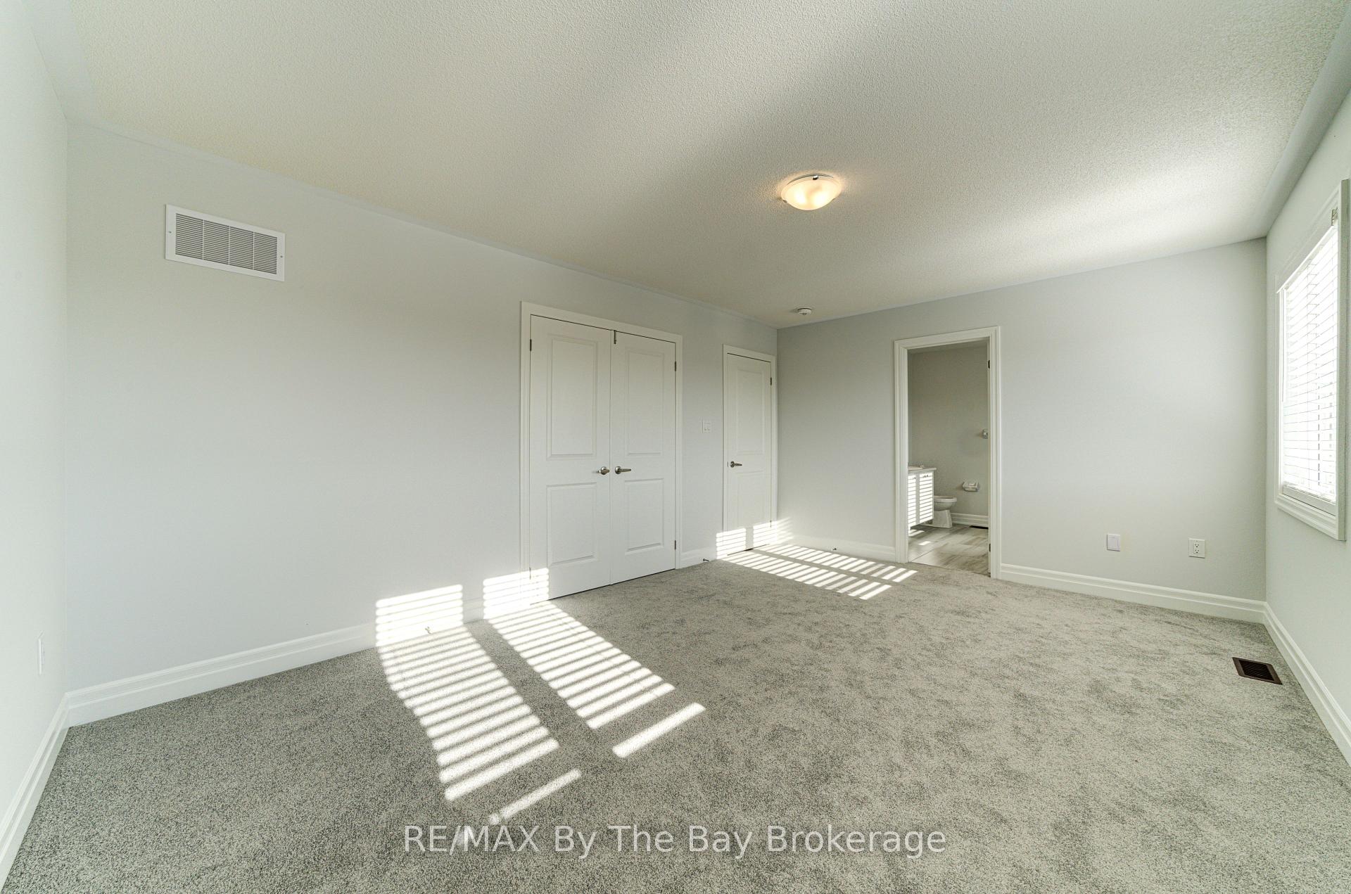Photo 27 of 17 Rosanne Circle, Wasaga Beach — HOMEH