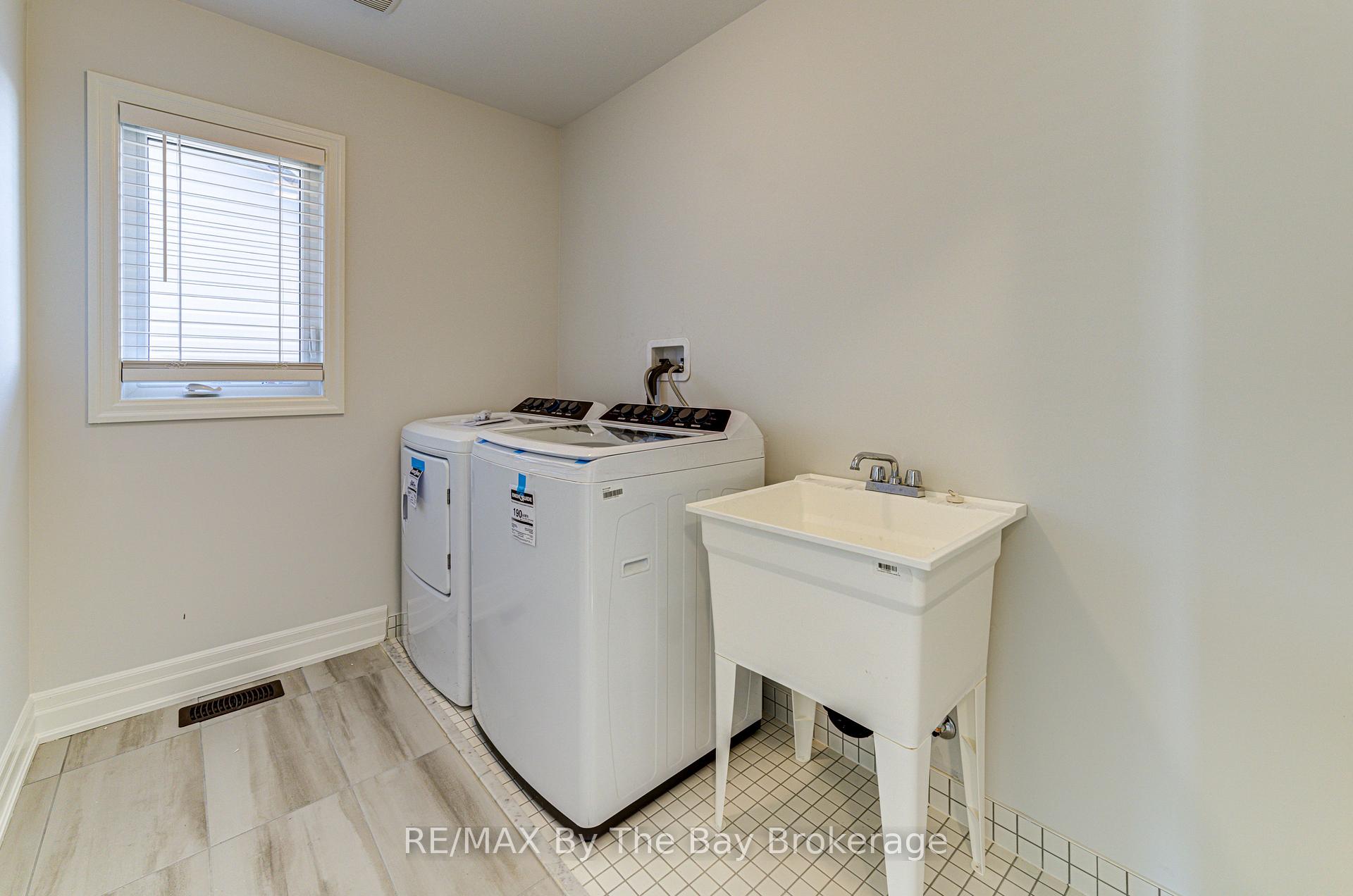 Photo 40 of 17 Rosanne Circle, Wasaga Beach — HOMEH