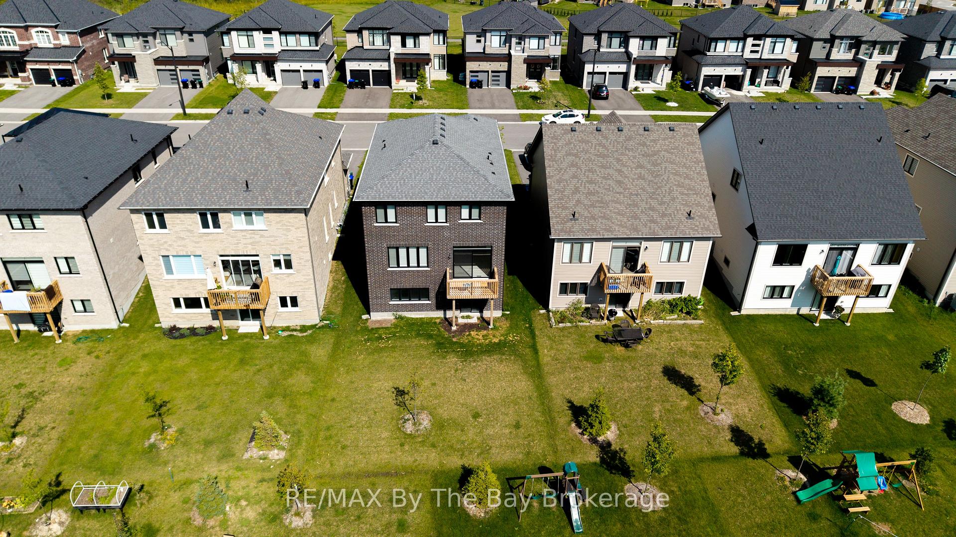 Photo 47 of 17 Rosanne Circle, Wasaga Beach — HOMEH