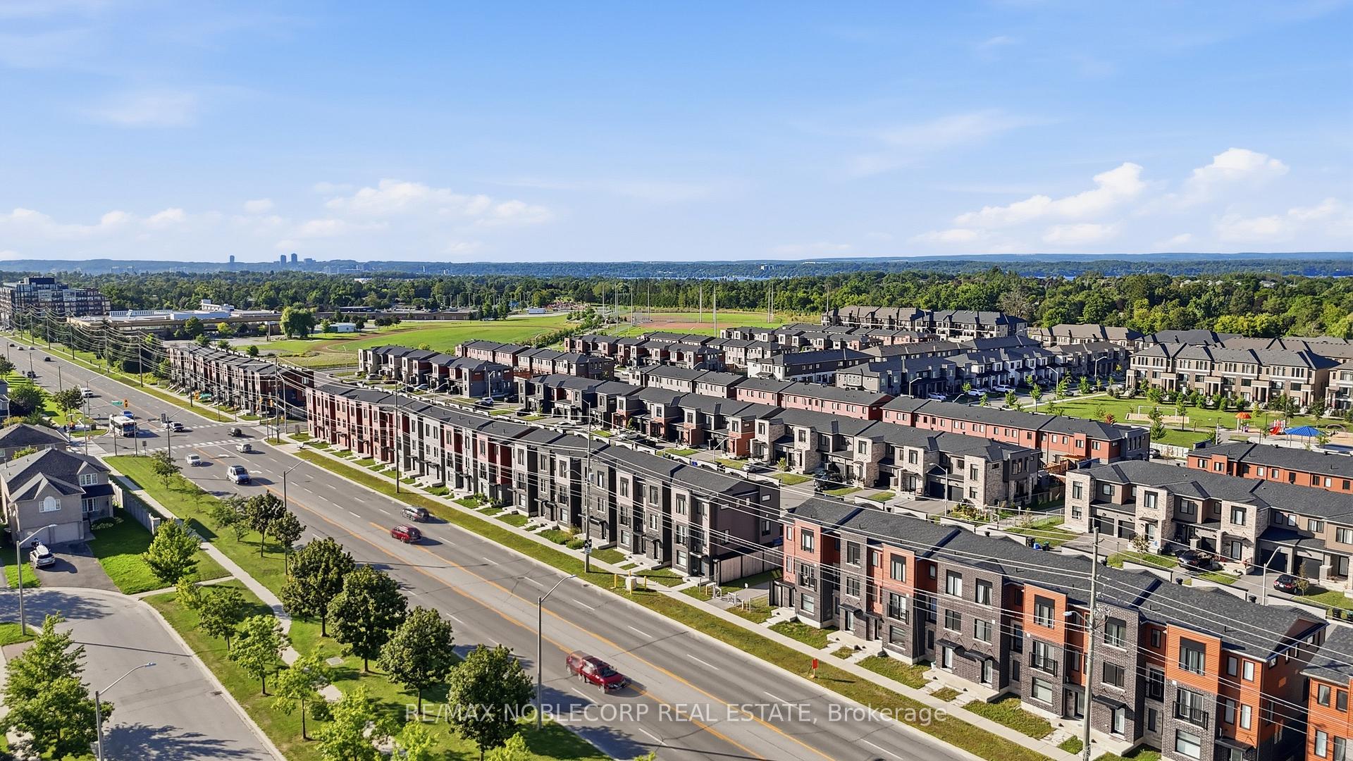 Photo 33 of 51 Fairlane Avenue, Barrie, Painswick South — HOMEH