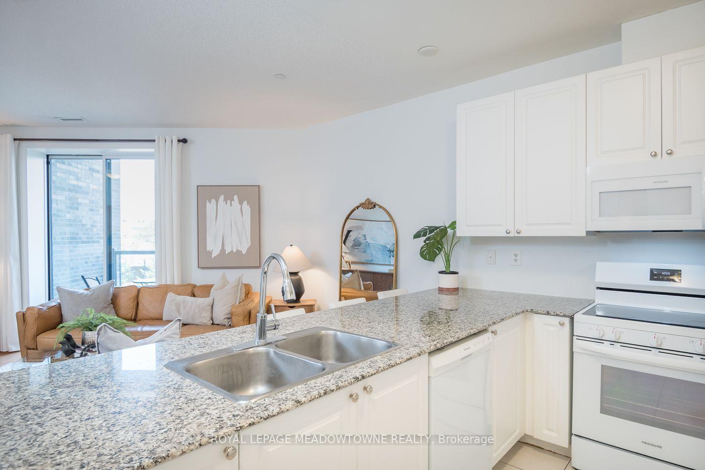 Photo 11 of Unit 302, 383 Main Street, Milton, Old Milton — HOMEH