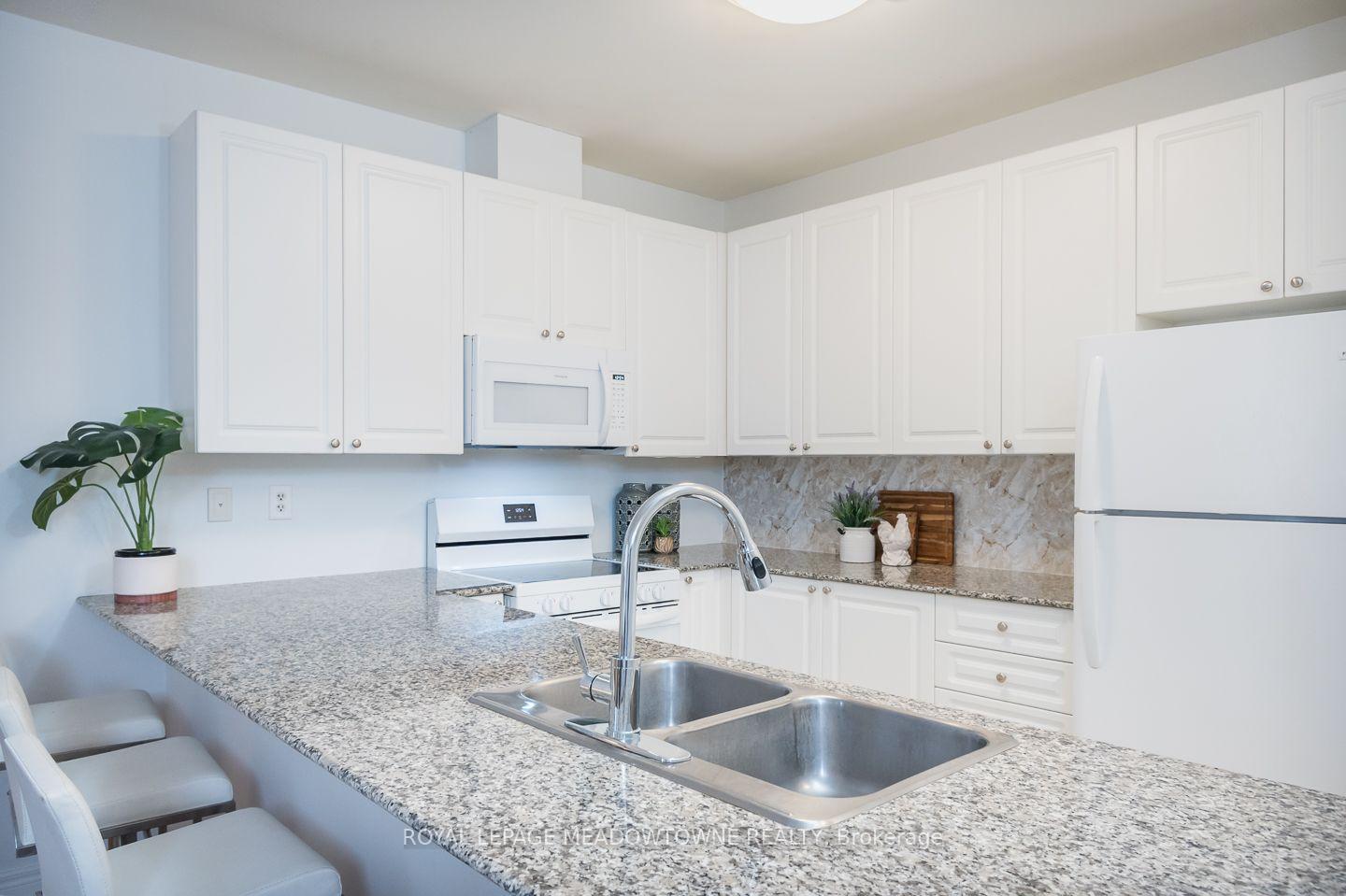 Photo 13 of Unit 302, 383 Main Street, Milton, Old Milton — HOMEH