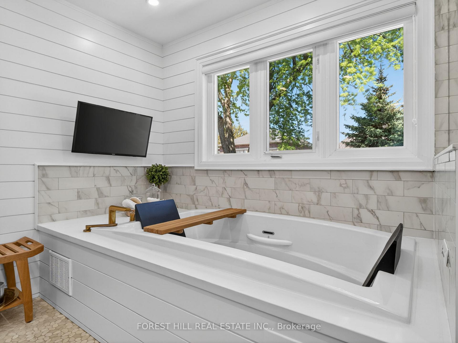 Photo 51 of 118 Pathlane Road, Richmond Hill, Langstaff — HOMEH