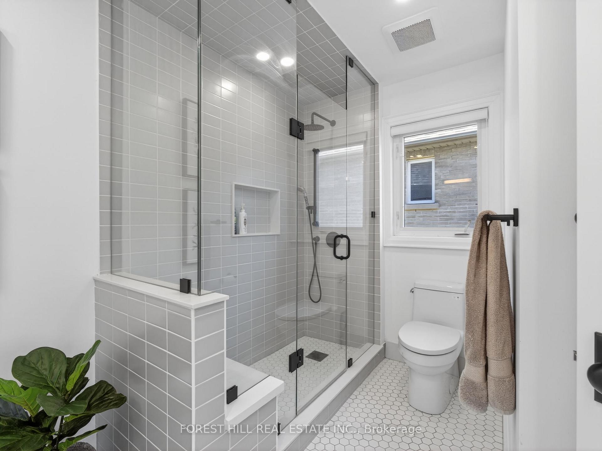 Photo 59 of 118 Pathlane Road, Richmond Hill, Langstaff — HOMEH