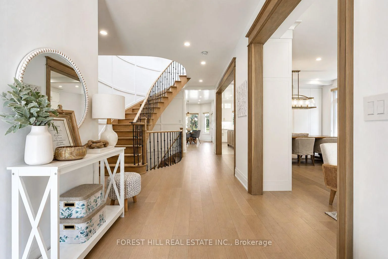 Photo 10 of 118 Pathlane Road, Richmond Hill, Langstaff — HOMEH