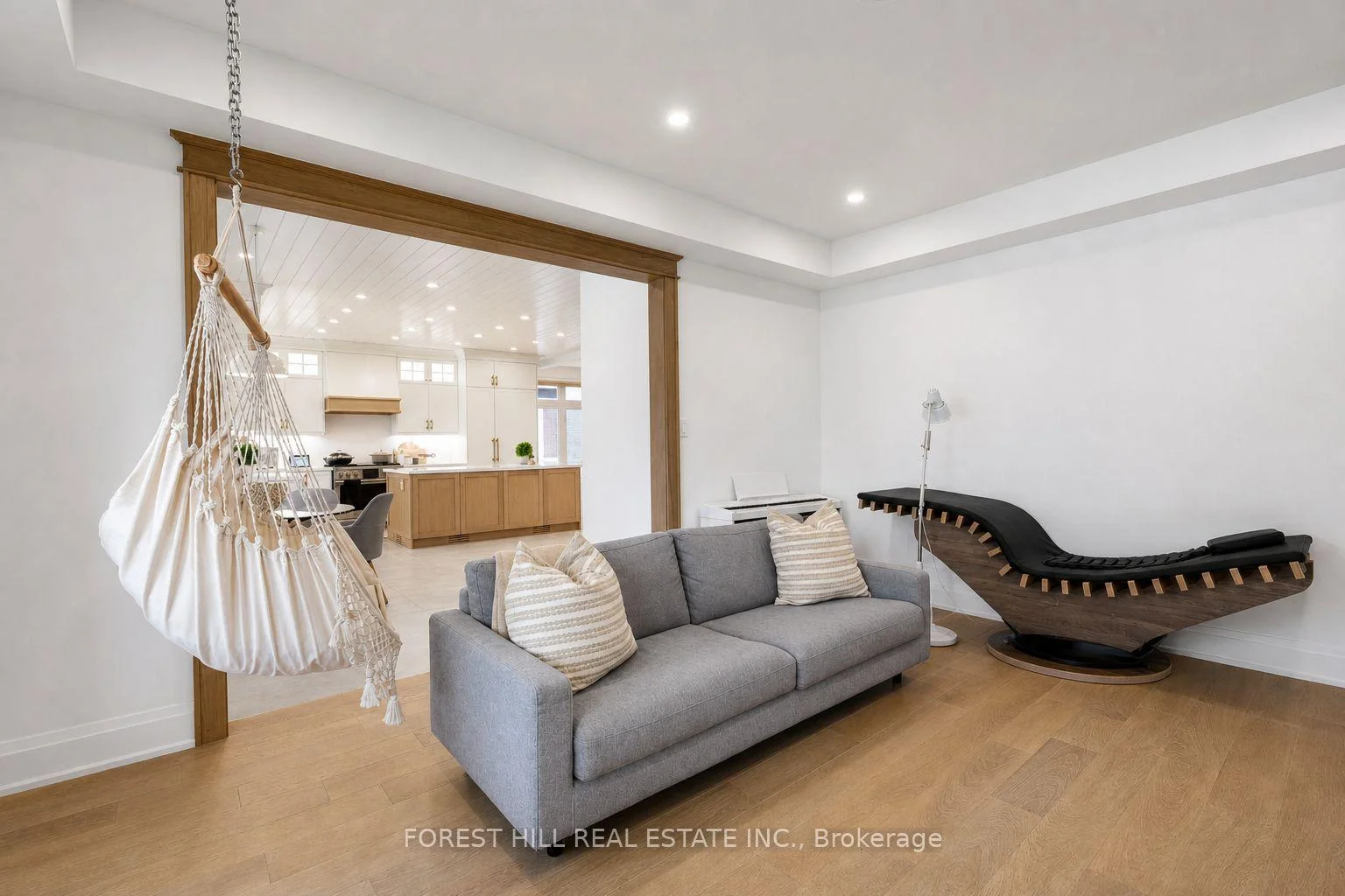 Photo 18 of 118 Pathlane Road, Richmond Hill, Langstaff — HOMEH