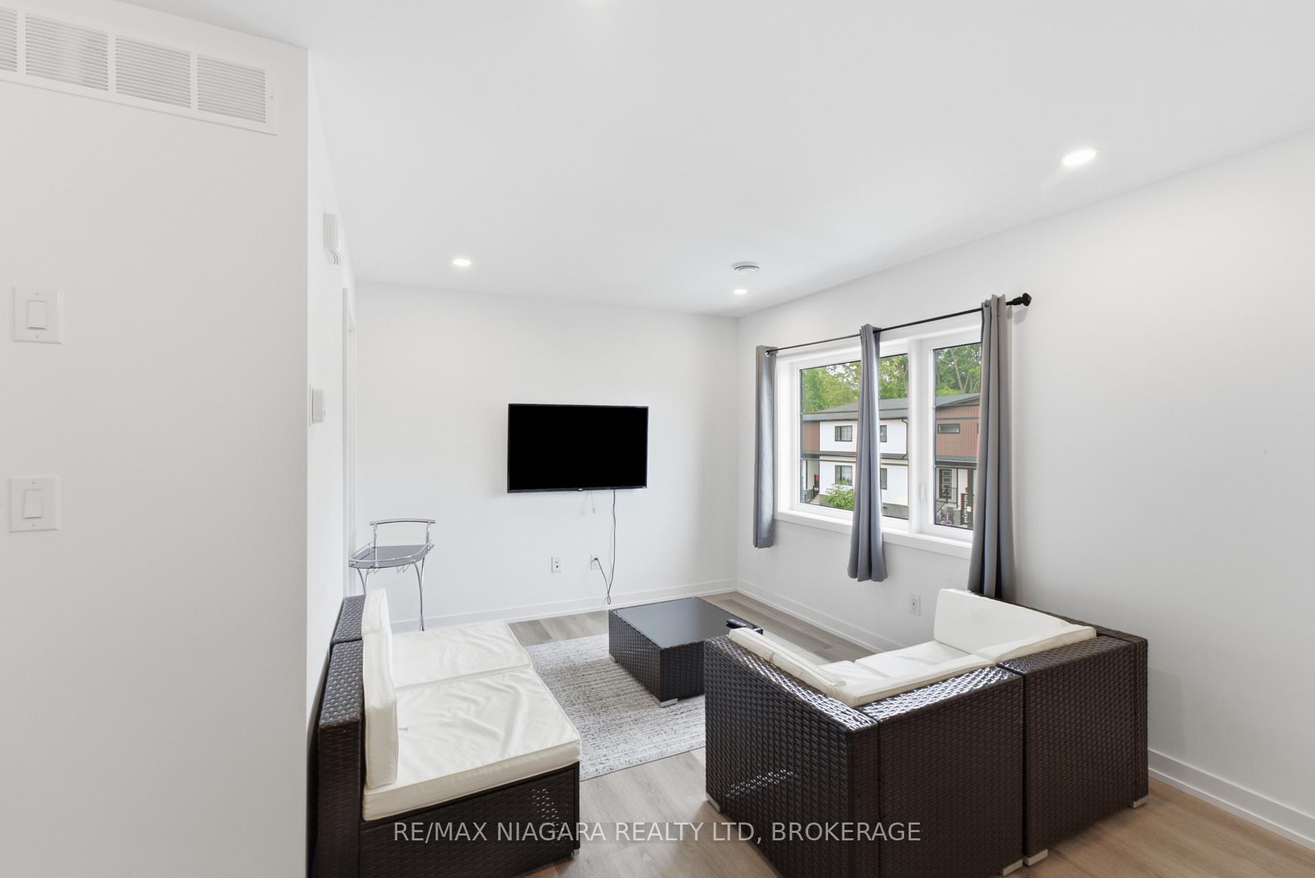 Photo 5 of Unit 635, 4263 Fourth Avenue, Niagara Falls, Clifton Hill — HOMEH