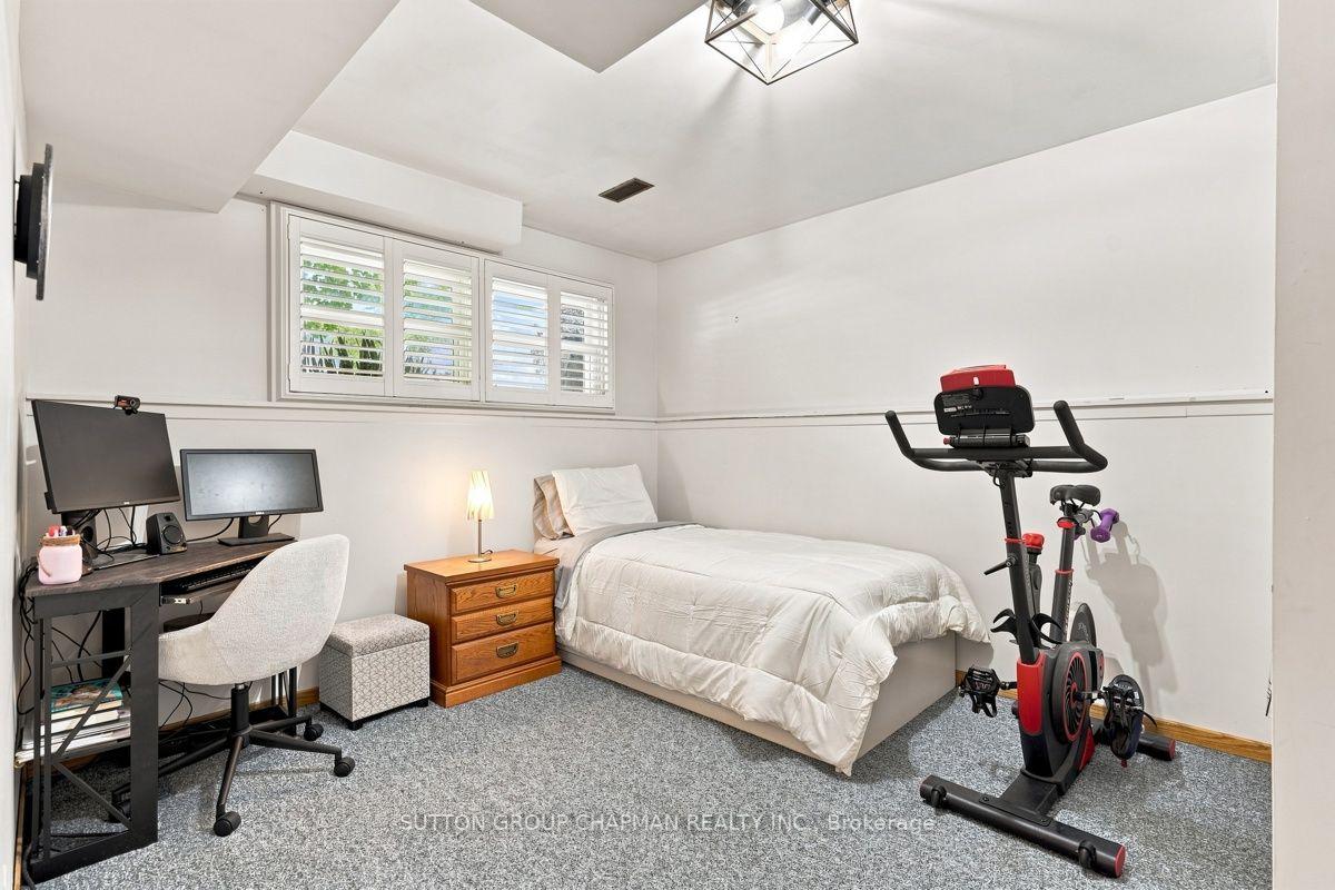Photo 18 of 99 Inverary Crescent, London, North I — HOMEH