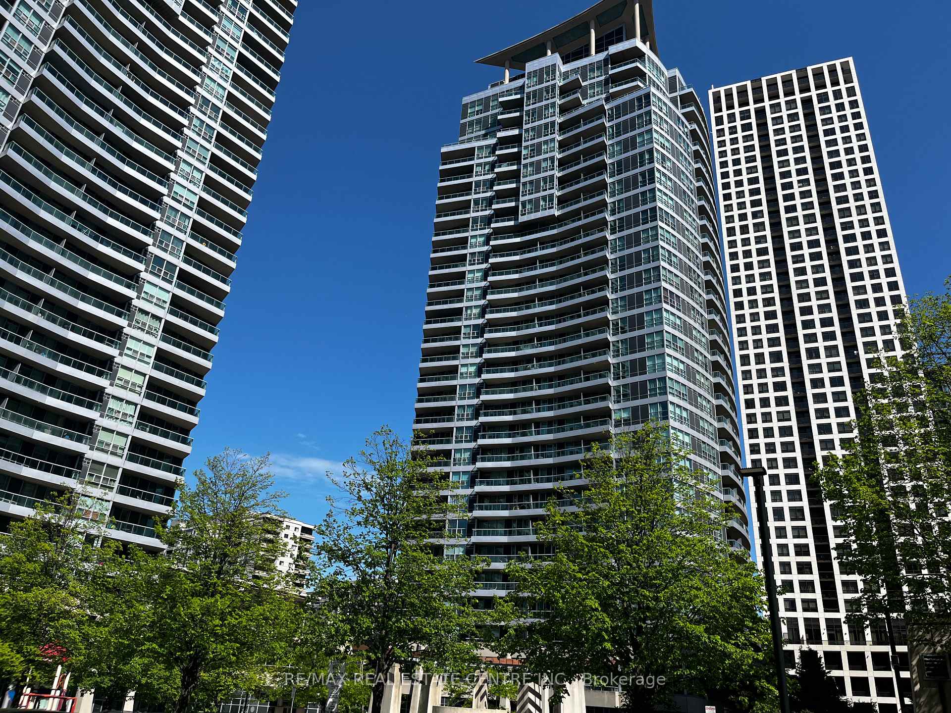 Photo 3 of Unit 1010, 33 Elm Drive W, Mississauga, City Centre — HOMEH