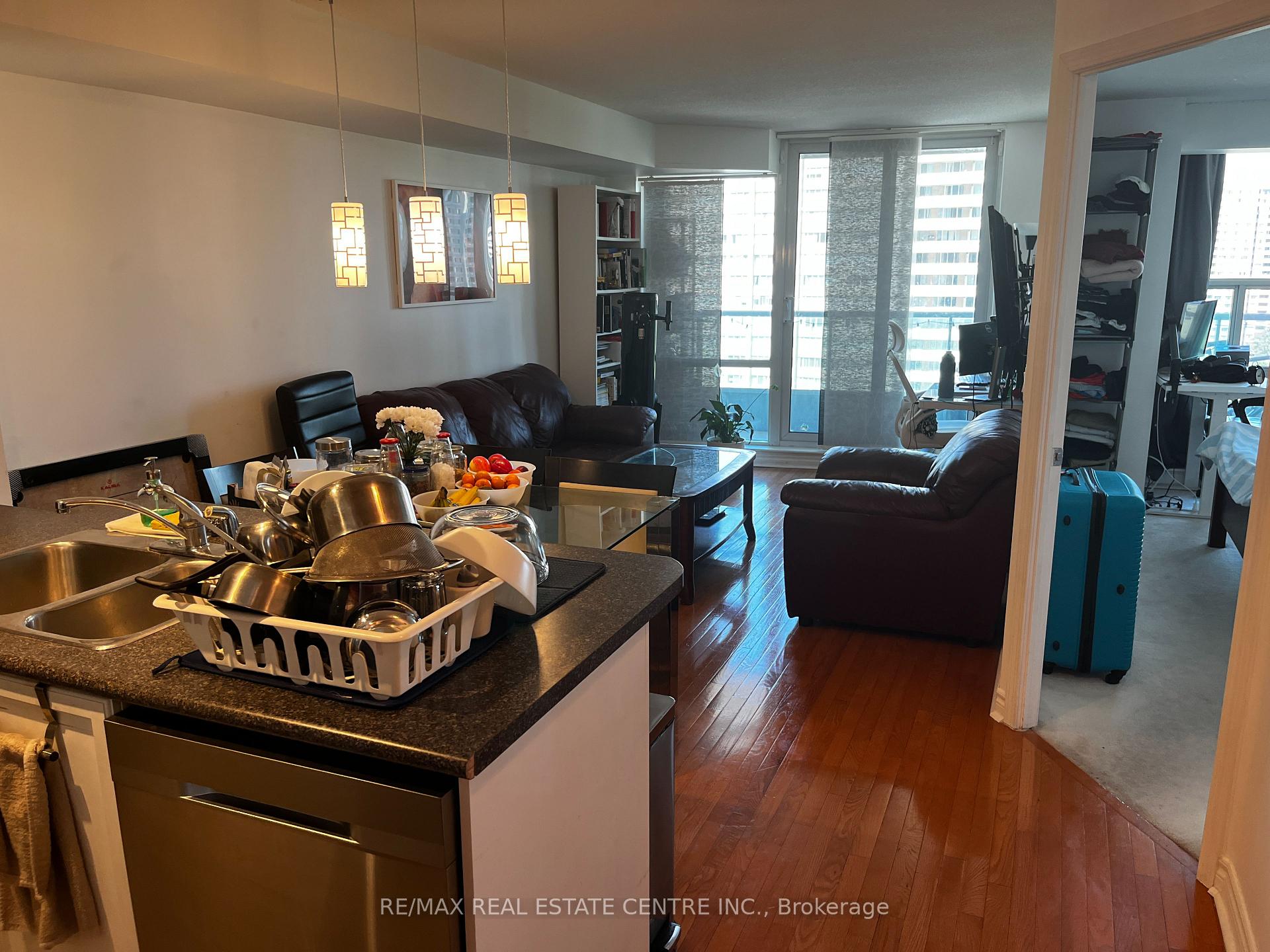 Photo 7 of Unit 1010, 33 Elm Drive W, Mississauga, City Centre — HOMEH
