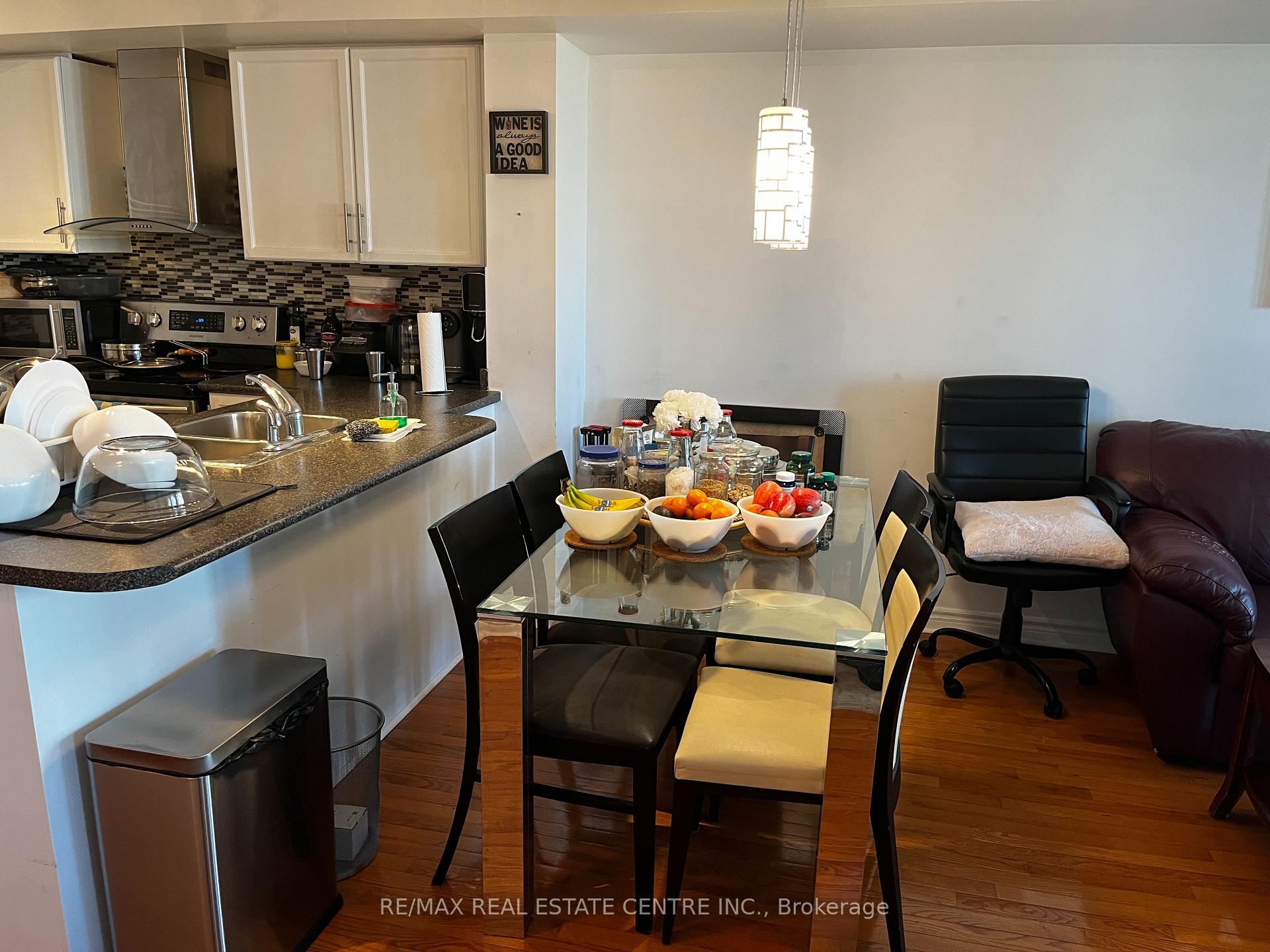 Photo 8 of Unit 1010, 33 Elm Drive W, Mississauga, City Centre — HOMEH