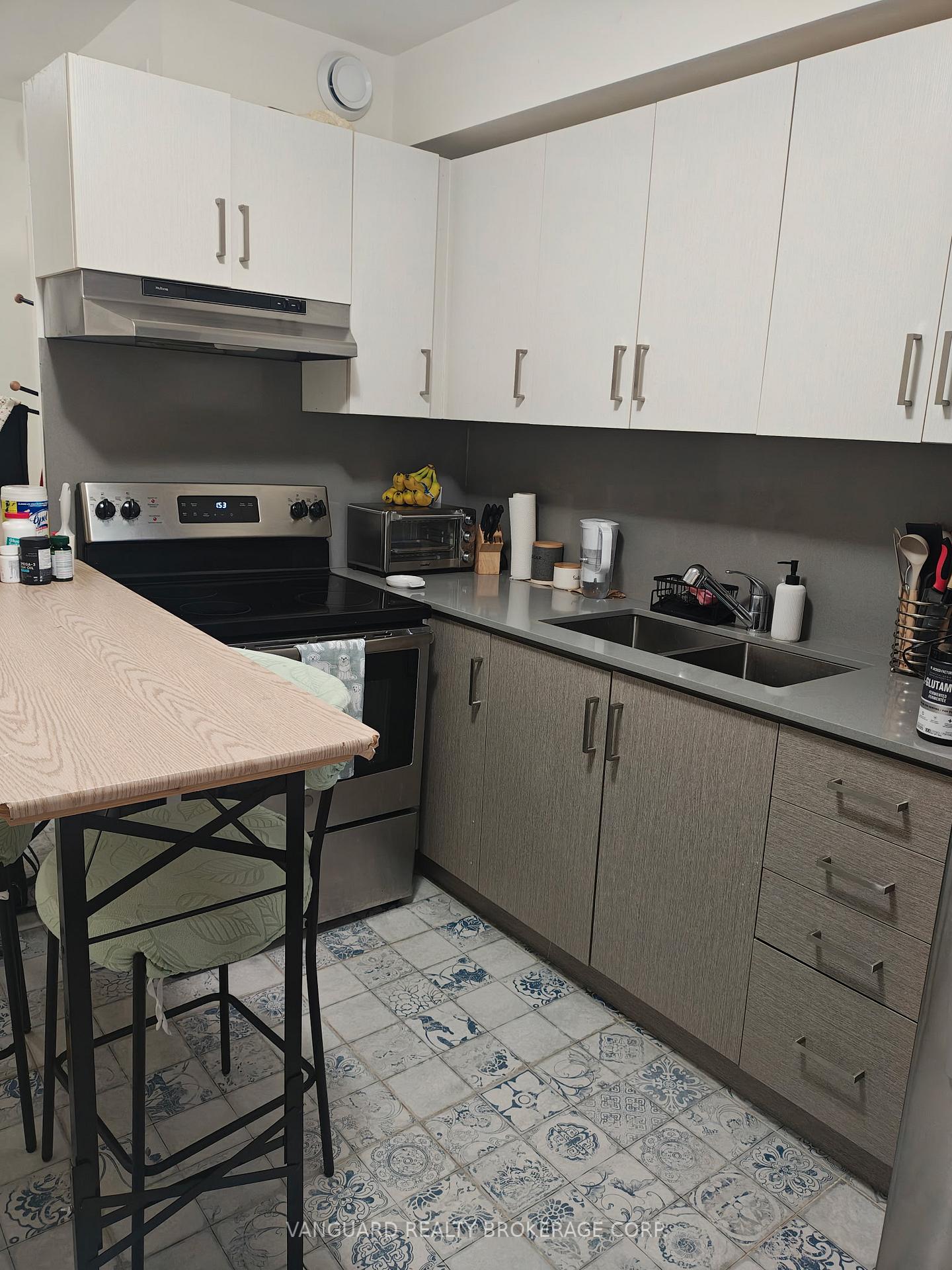 Photo 3 of Unit Basement, 982 Dovercourt Road, Toronto, Dovercourt-Wallace Emerson-Junction — HOMEH
