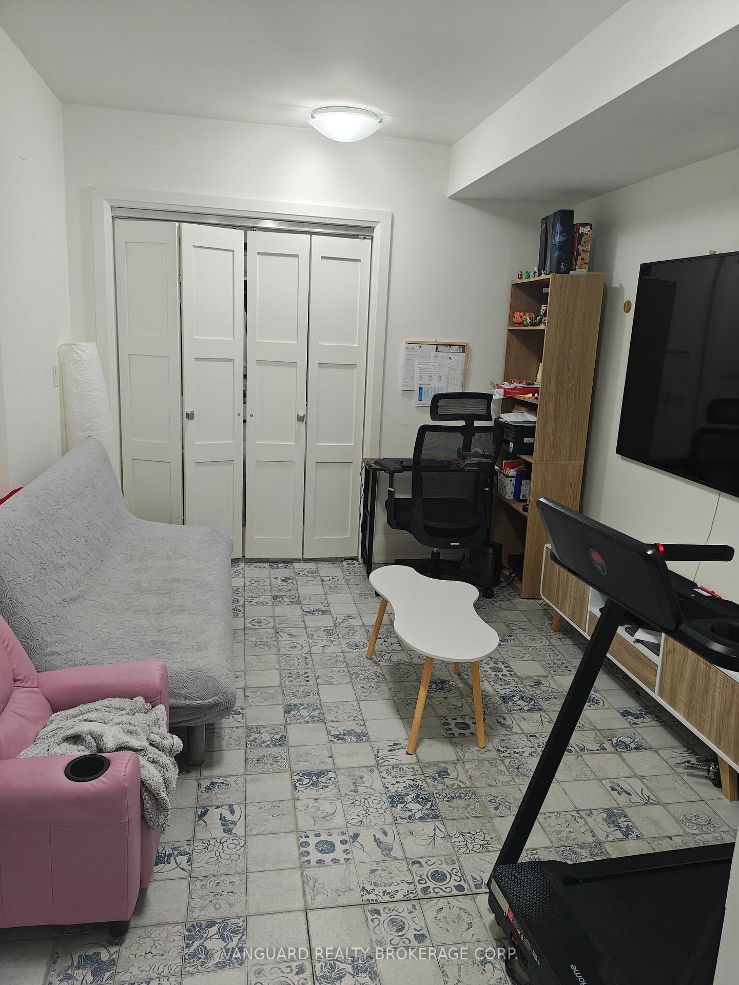 Photo 6 of Unit Basement, 982 Dovercourt Road, Toronto, Dovercourt-Wallace Emerson-Junction — HOMEH