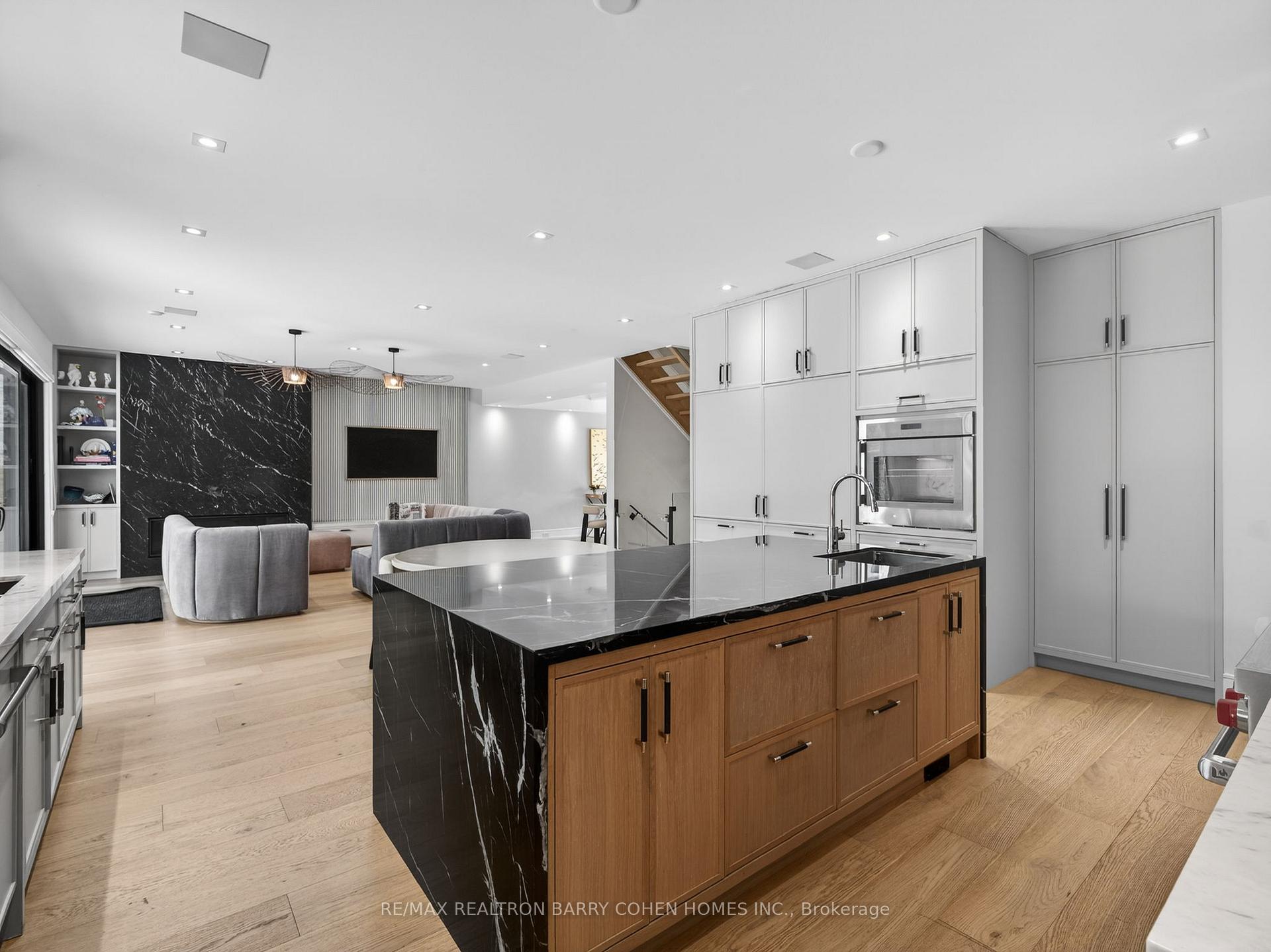 Photo 9 of 4 Forest Wood, Toronto, Bedford Park-Nortown — HOMEH