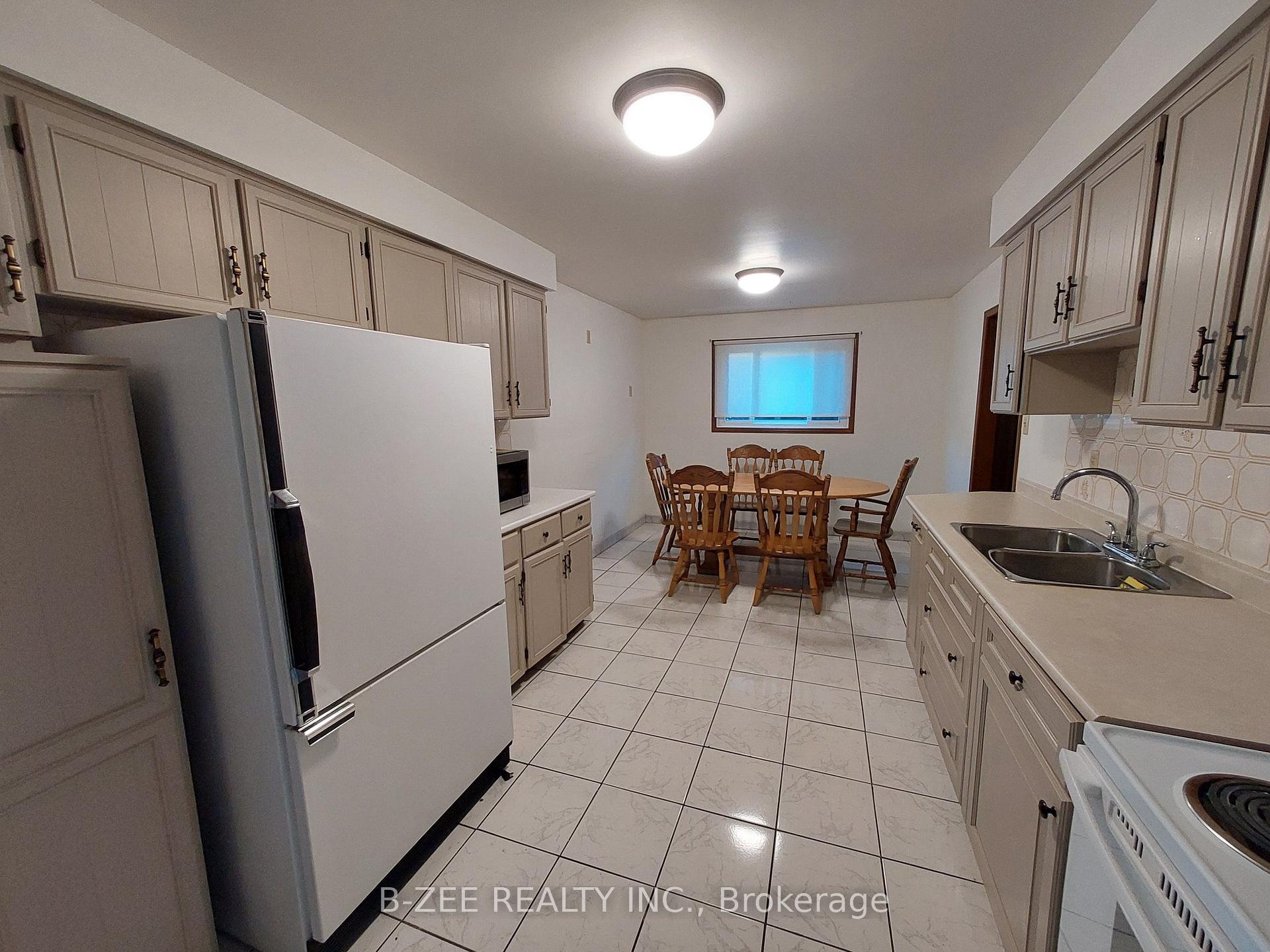 Photo 3 of 4174 Pascal Court, Mississauga, Rathwood — HOMEH