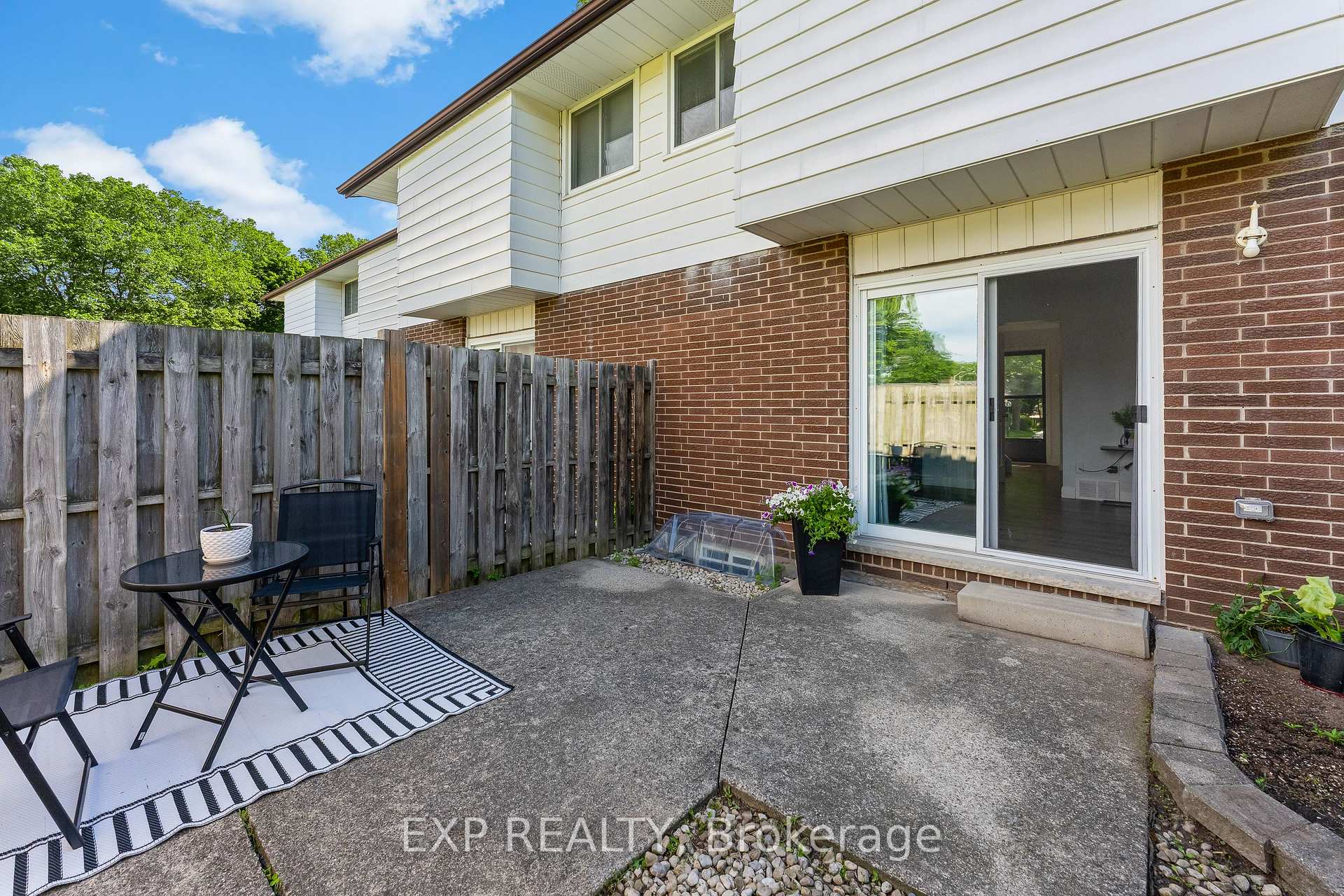 Photo 25 of Unit 10, 3322 Addison Avenue, Niagara Falls, Church's Lane — HOMEH