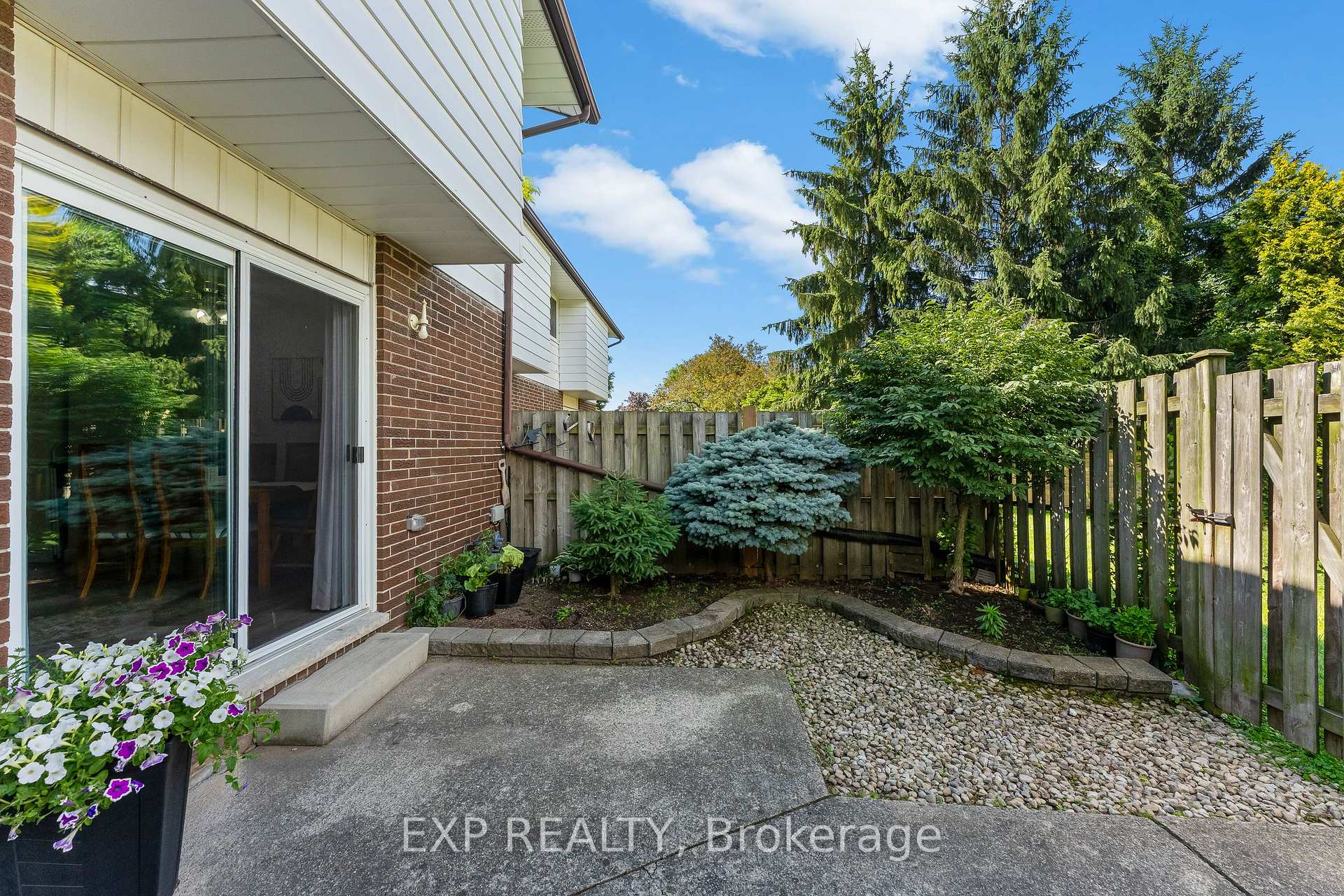 Photo 26 of Unit 10, 3322 Addison Avenue, Niagara Falls, Church's Lane — HOMEH