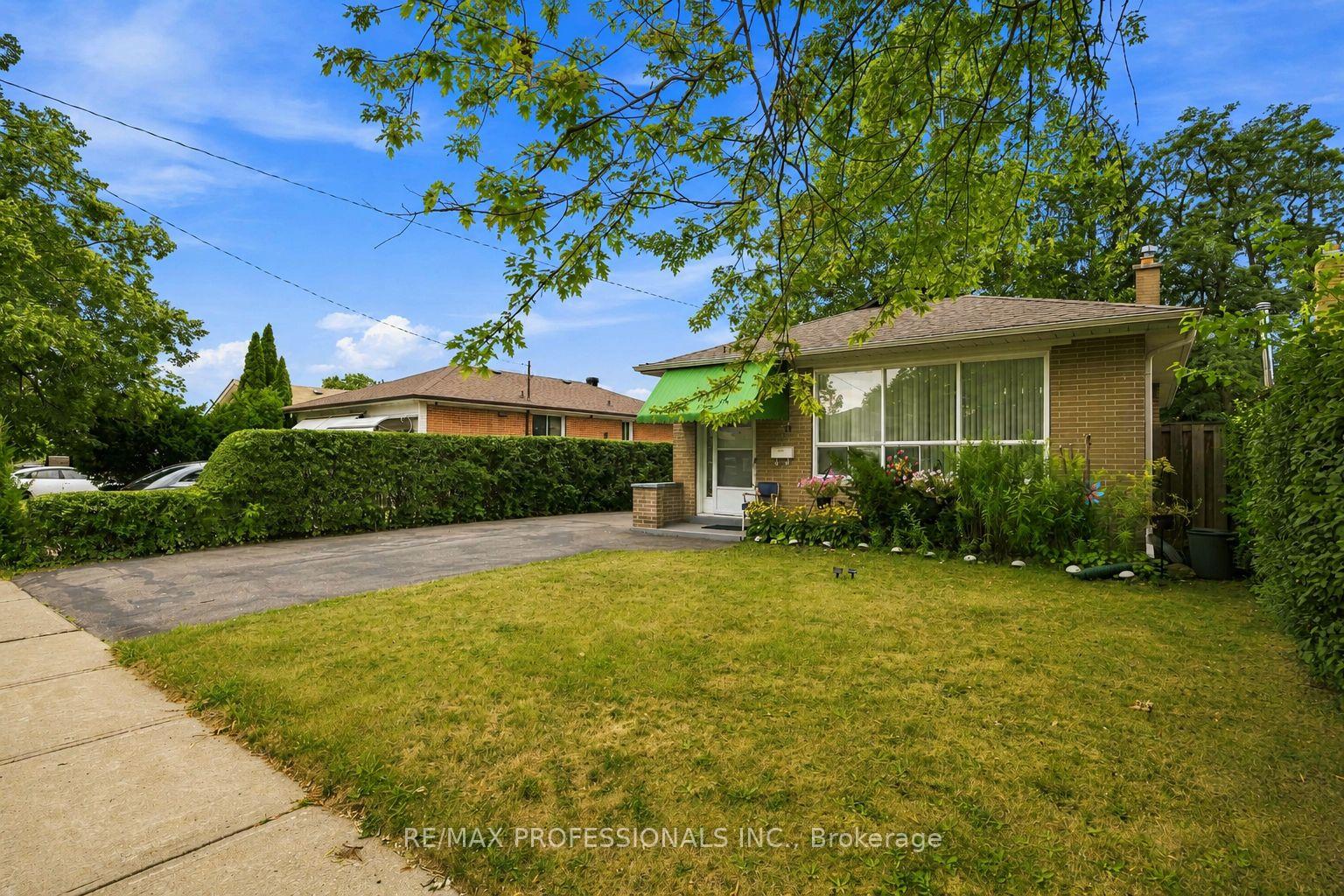 Photo 1 of 14 Dashwood Crescent, Etobicoke, Thistletown-Beaumonde Heights — HOMEH