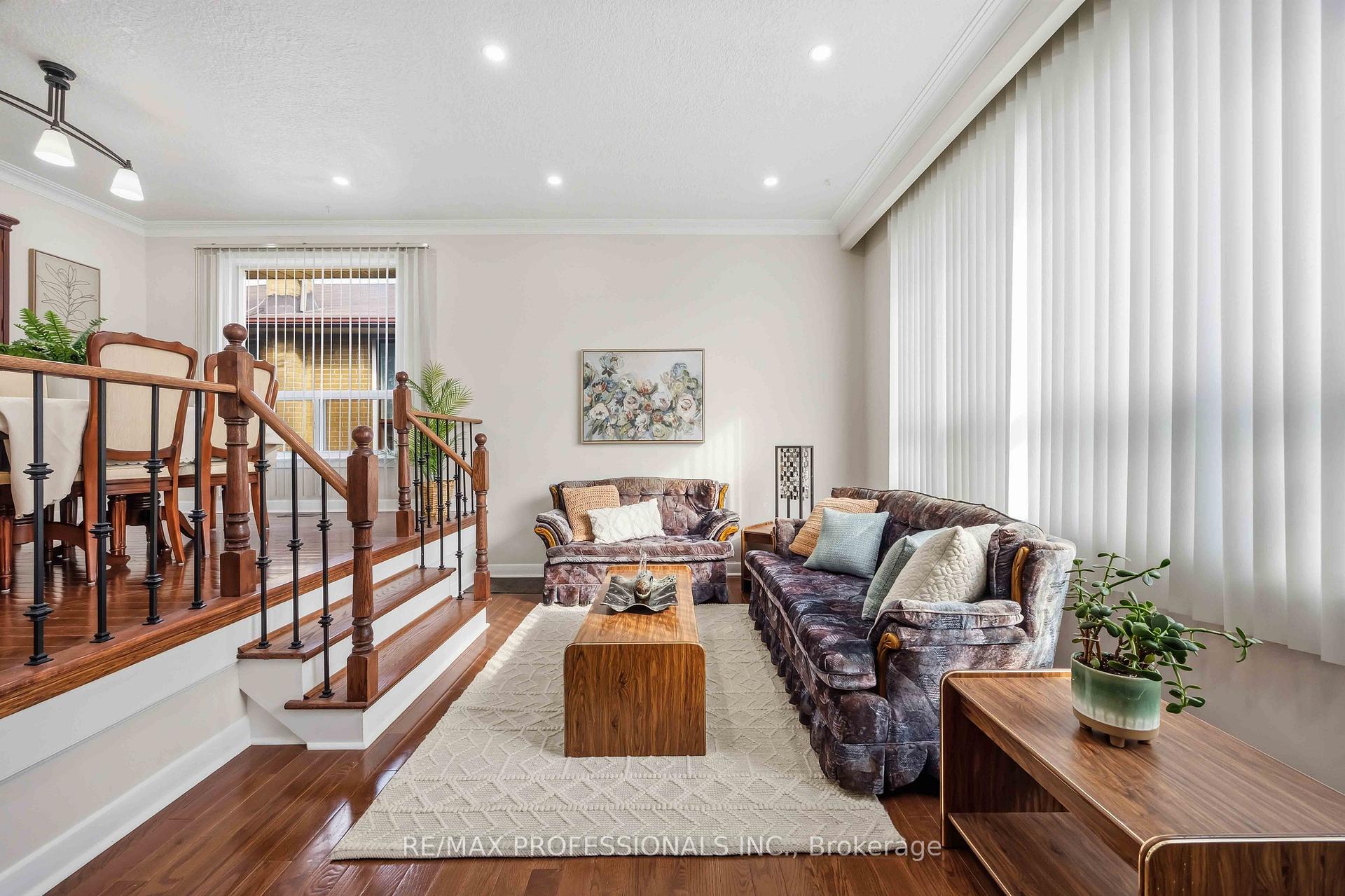 Photo 5 of 14 Dashwood Crescent, Etobicoke, Thistletown-Beaumonde Heights — HOMEH