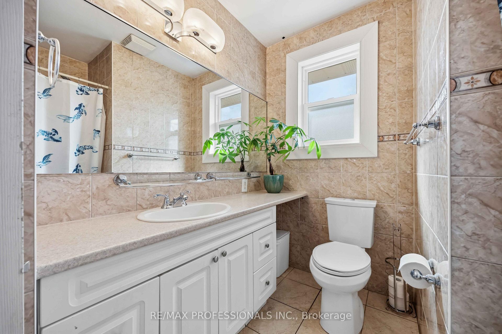 Photo 16 of 14 Dashwood Crescent, Etobicoke, Thistletown-Beaumonde Heights — HOMEH