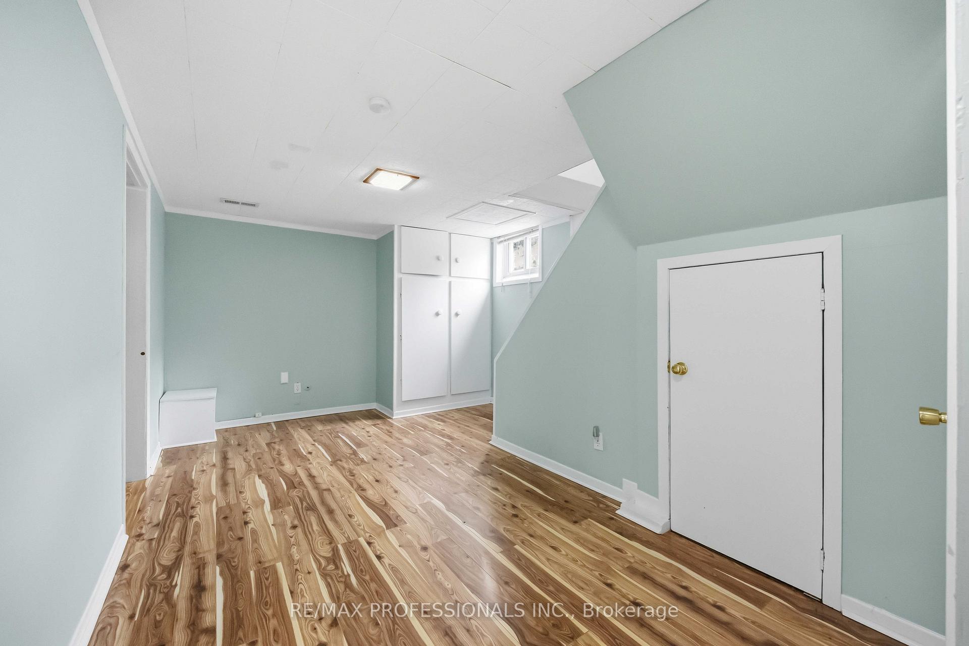 Photo 18 of 14 Dashwood Crescent, Etobicoke, Thistletown-Beaumonde Heights — HOMEH