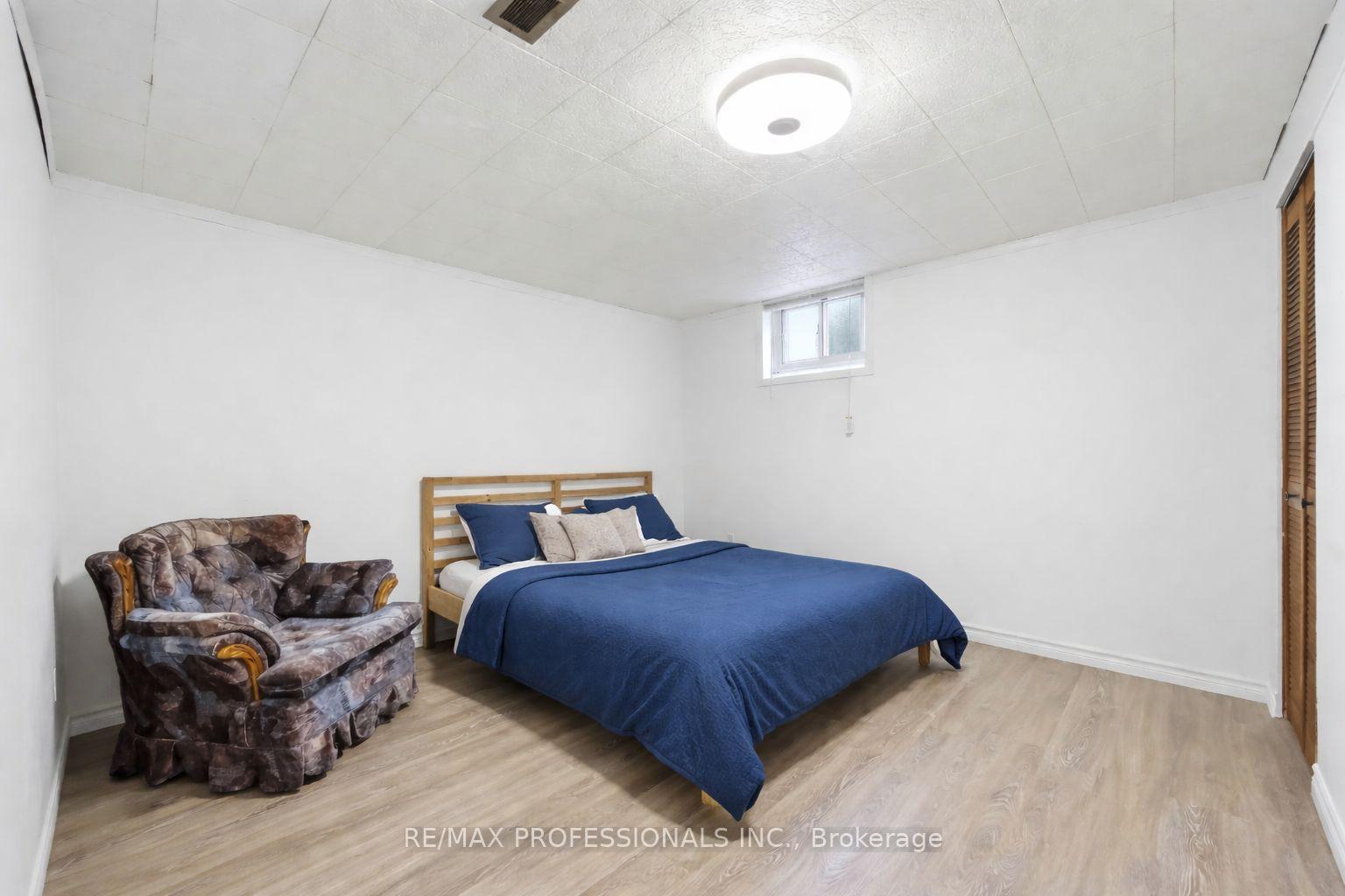 Photo 19 of 14 Dashwood Crescent, Etobicoke, Thistletown-Beaumonde Heights — HOMEH