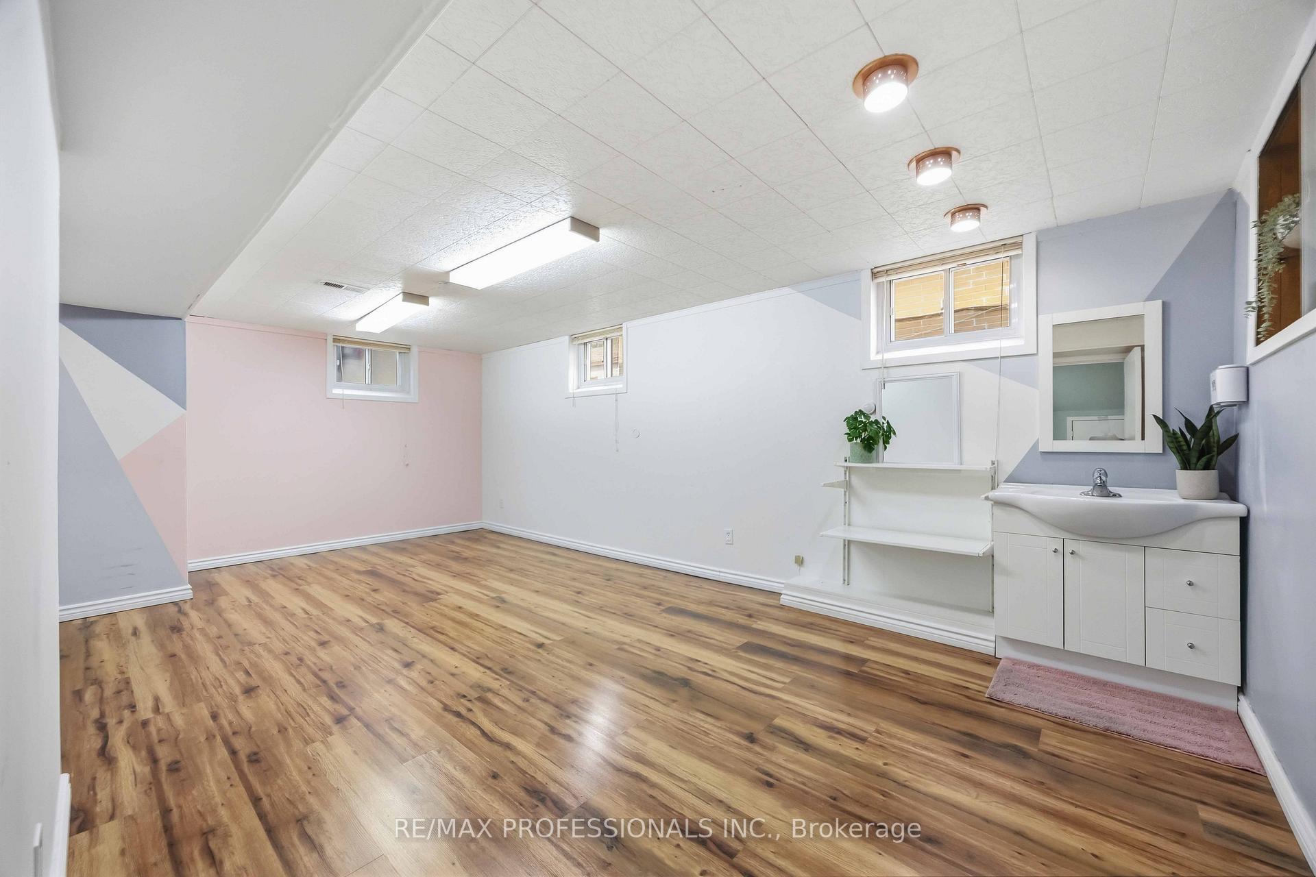 Photo 20 of 14 Dashwood Crescent, Etobicoke, Thistletown-Beaumonde Heights — HOMEH