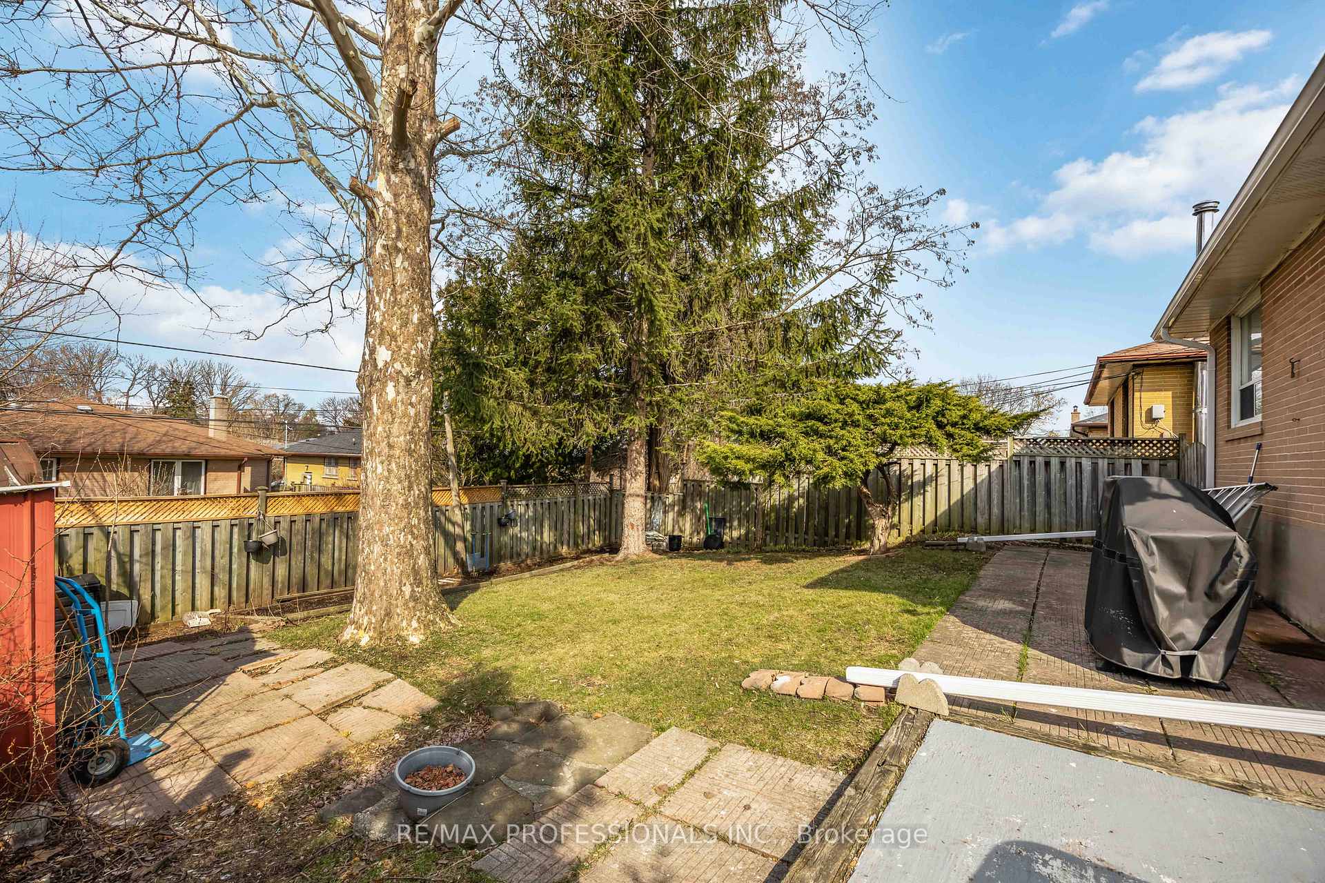 Photo 25 of 14 Dashwood Crescent, Etobicoke, Thistletown-Beaumonde Heights — HOMEH