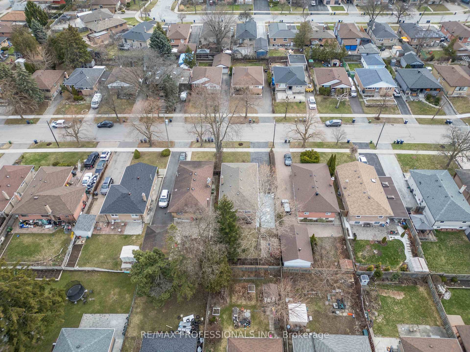 Photo 27 of 14 Dashwood Crescent, Etobicoke, Thistletown-Beaumonde Heights — HOMEH