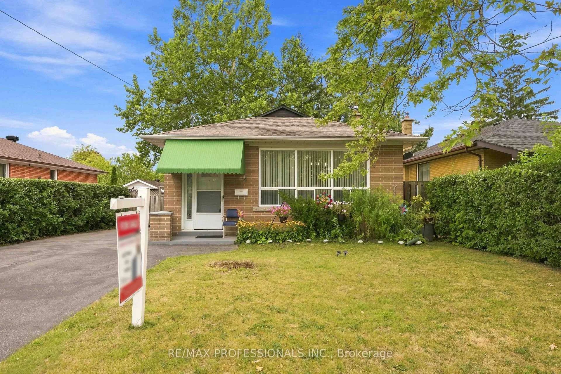 Photo 4 of 14 Dashwood Crescent, Etobicoke, Thistletown-Beaumonde Heights — HOMEH